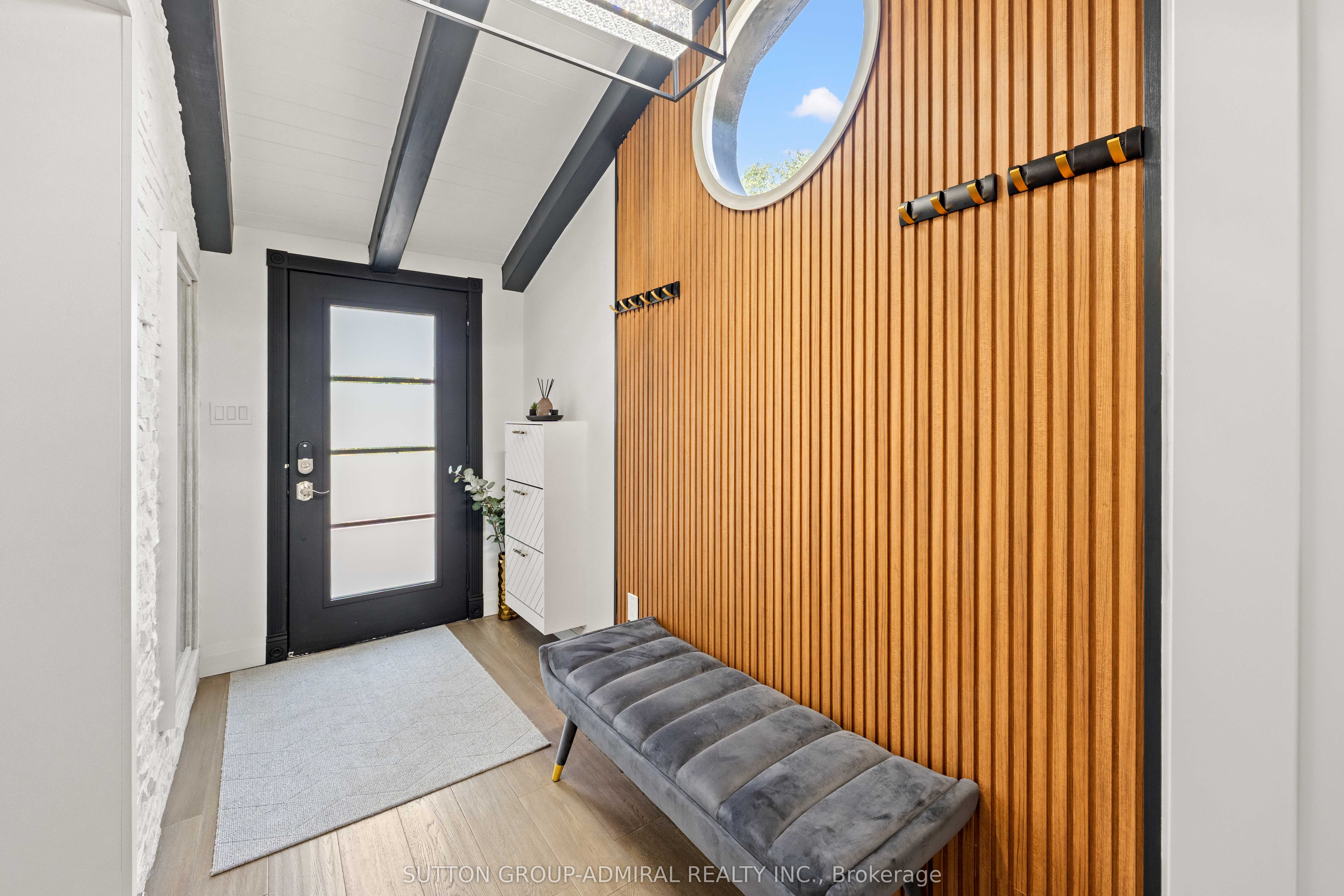 3 Hartland Road MAIN, Toronto, ON M9C 4S9 photo 2