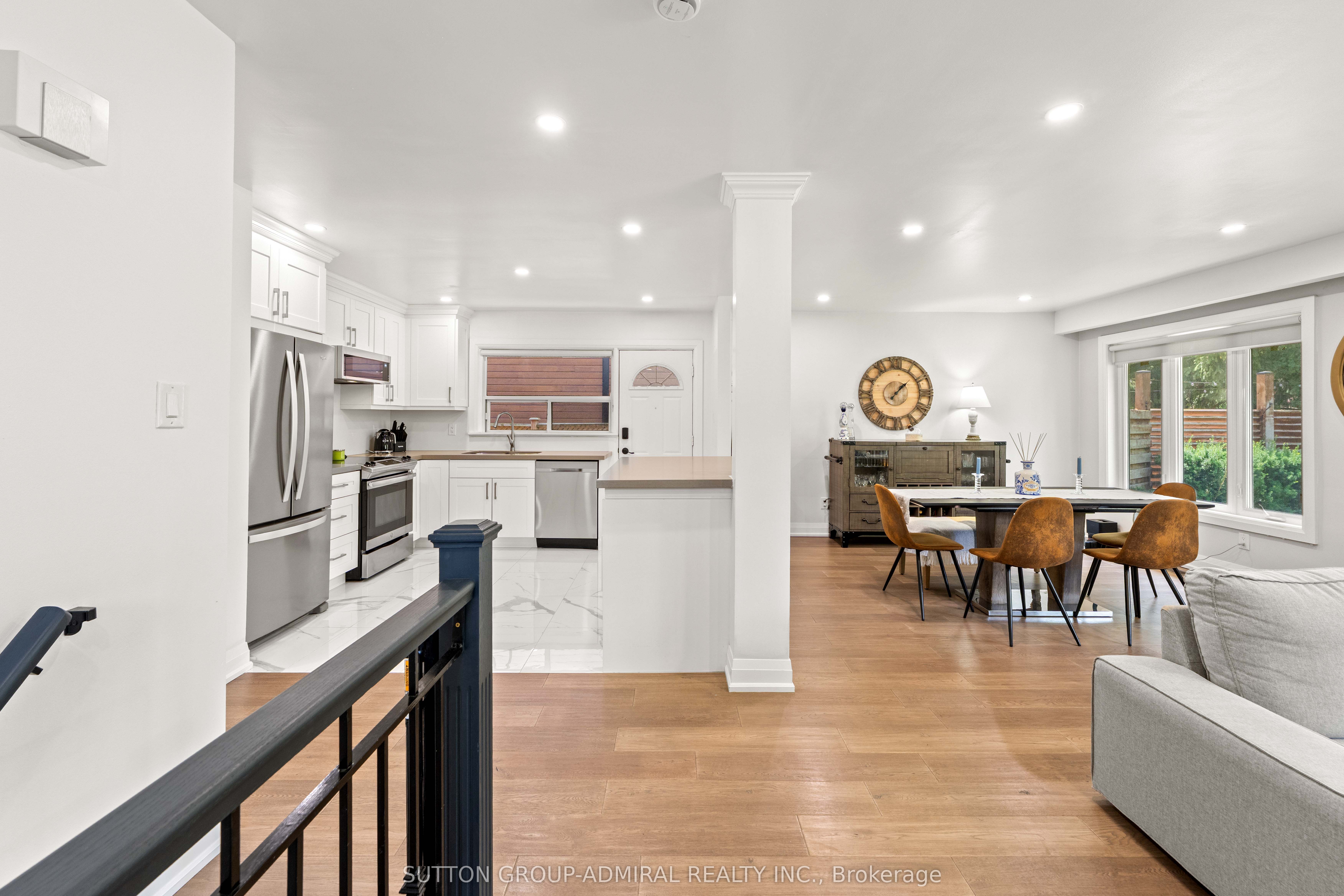 3 Hartland Road MAIN, Toronto, ON M9C 4S9 photo 4