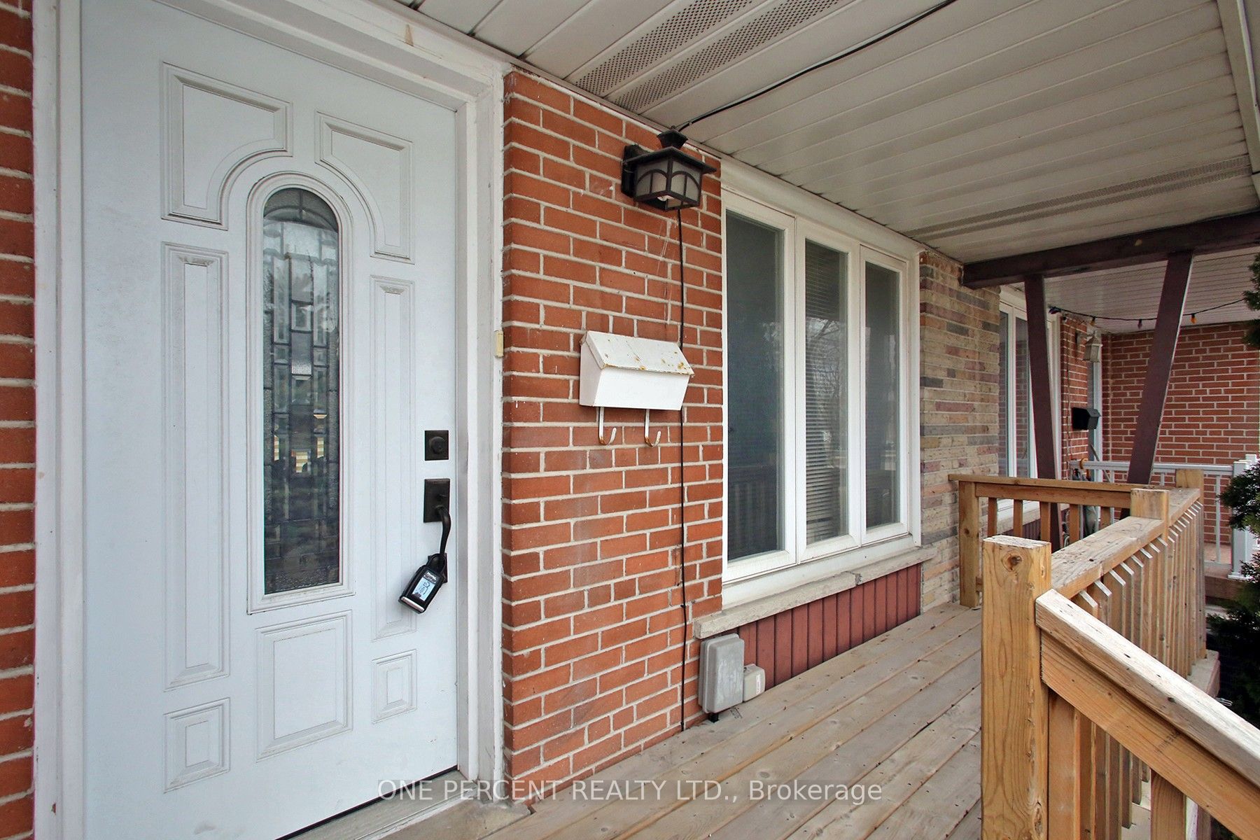 3074 Merritt Avenue, Mississauga, ON L4T 1P2 photo 2