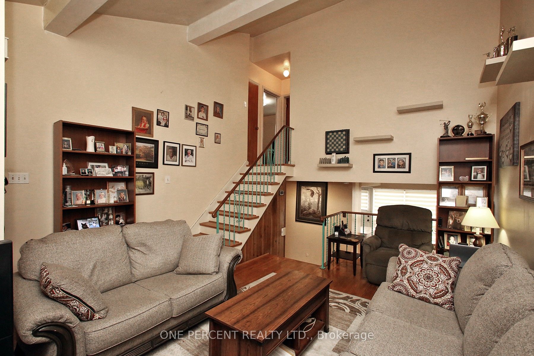 3074 Merritt Avenue, Mississauga, ON L4T 1P2 photo 3