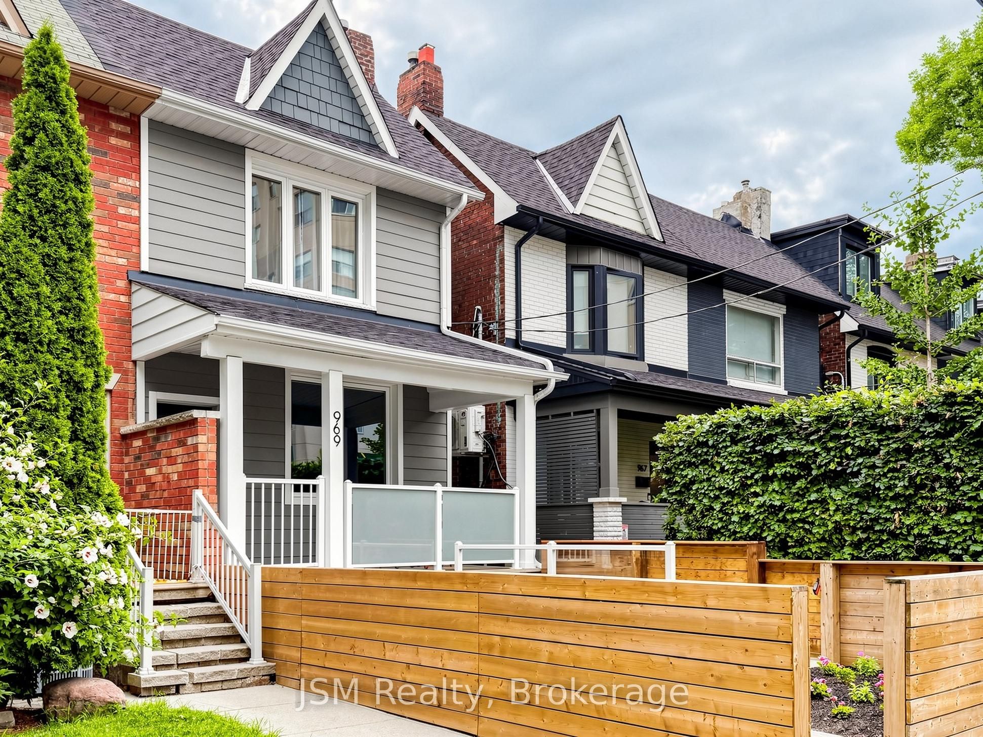 969 Lansdowne Avenue, Toronto, ON M6H 3Z5 photo 2