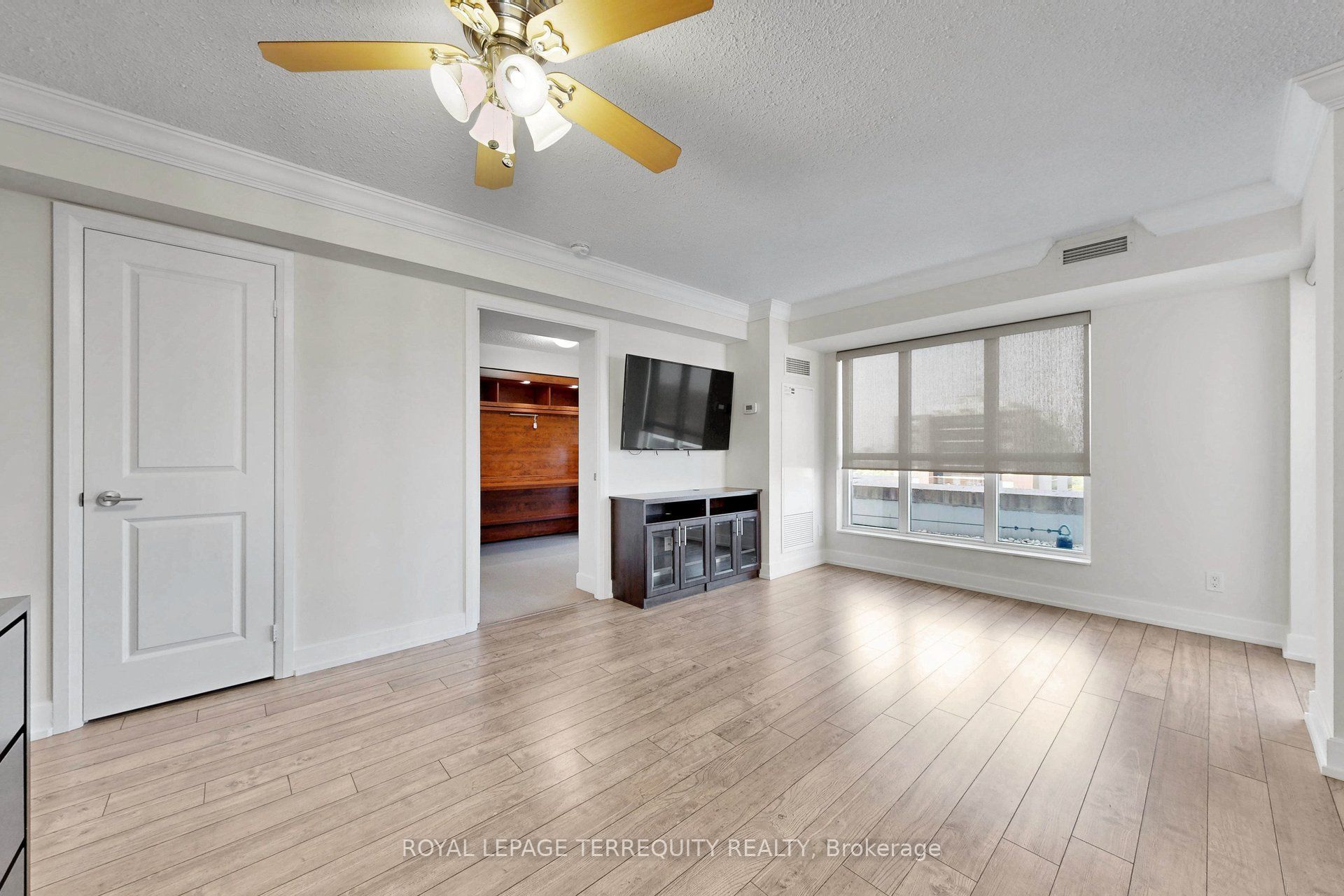2 Eva Road 1322, Toronto, ON M9C 0A9 photo 4