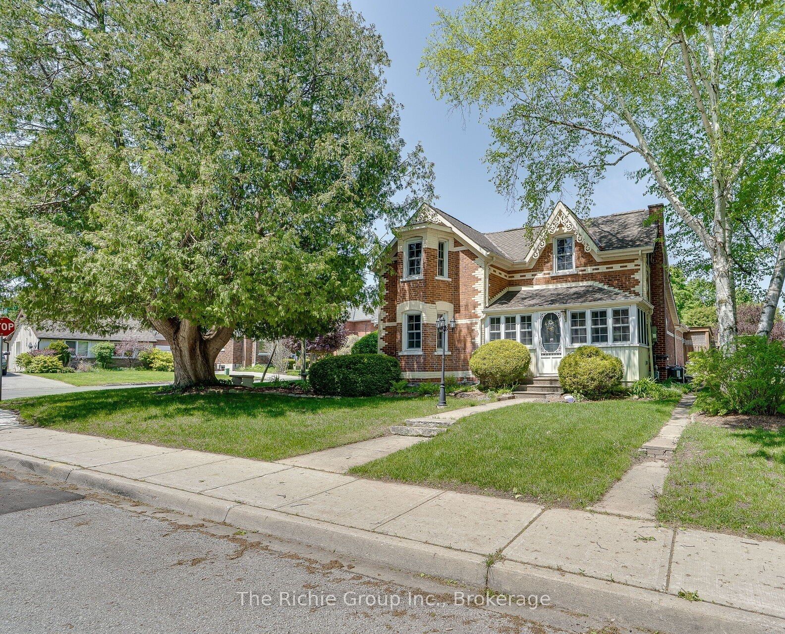 15 Emma Street, Caledon, ON L7C 1K5 photo 2