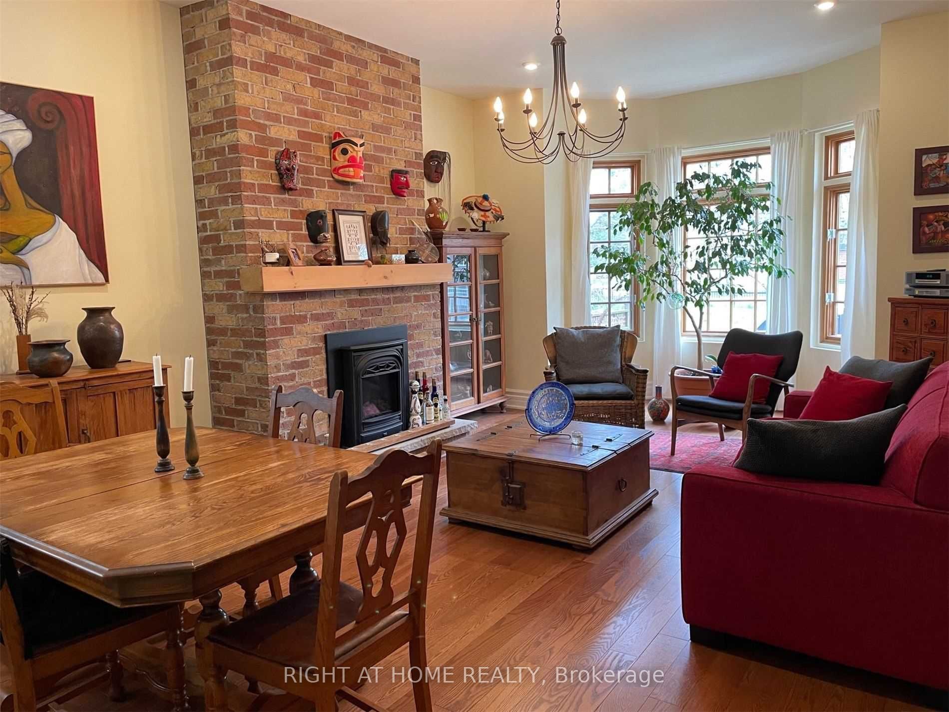 55 West Lodge Avenue Main, Toronto, ON M6K 2T6 photo 2