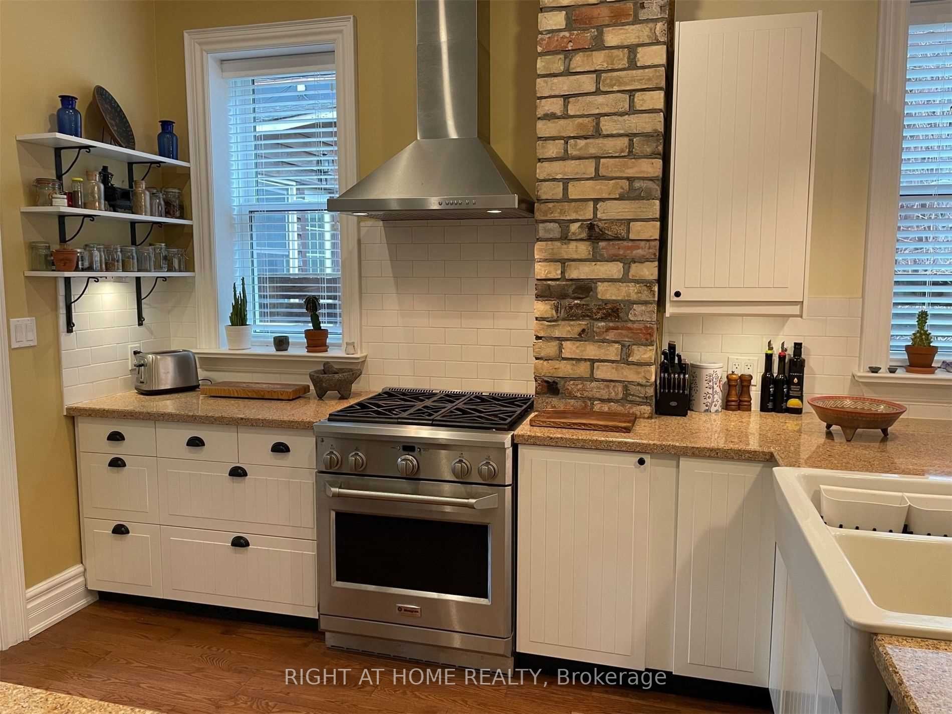 55 West Lodge Avenue Main, Toronto, ON M6K 2T6 photo 4