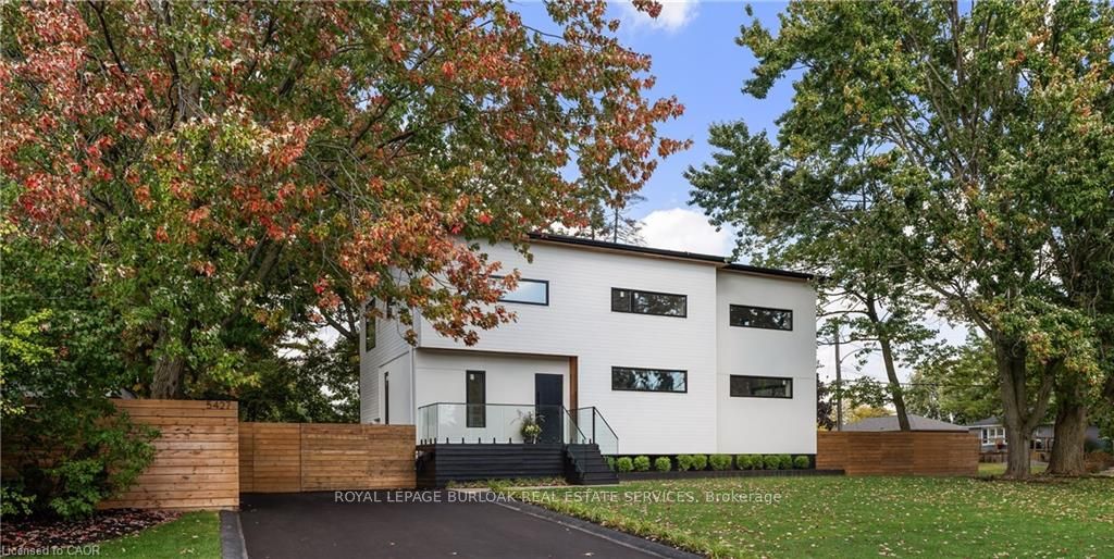 5427 ANTHONY Place, Burlington, ON L7L 3G9