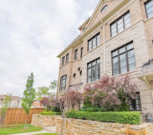 2037 Queensborough Gate, Mississauga, ON L5M 0Y1 photo 4