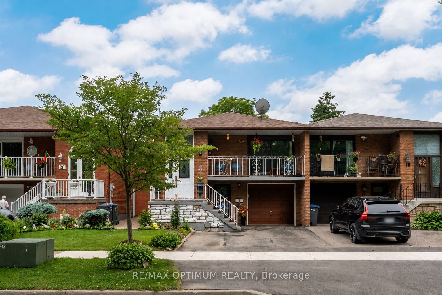 18 Curtis Drive, Brampton, ON L6Y 2J6 photo 2