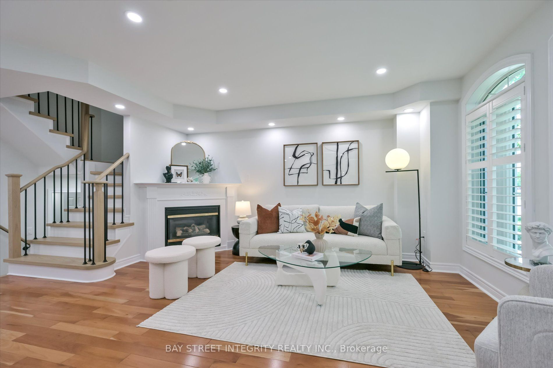 208 Georgian Drive, Oakville, ON L6H 6T8 photo 3