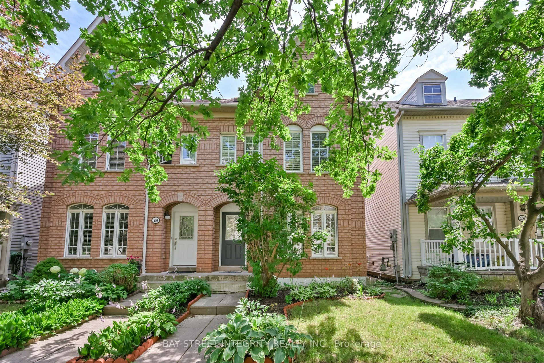 208 Georgian Drive, Oakville, ON L6H 6T8 photo 4