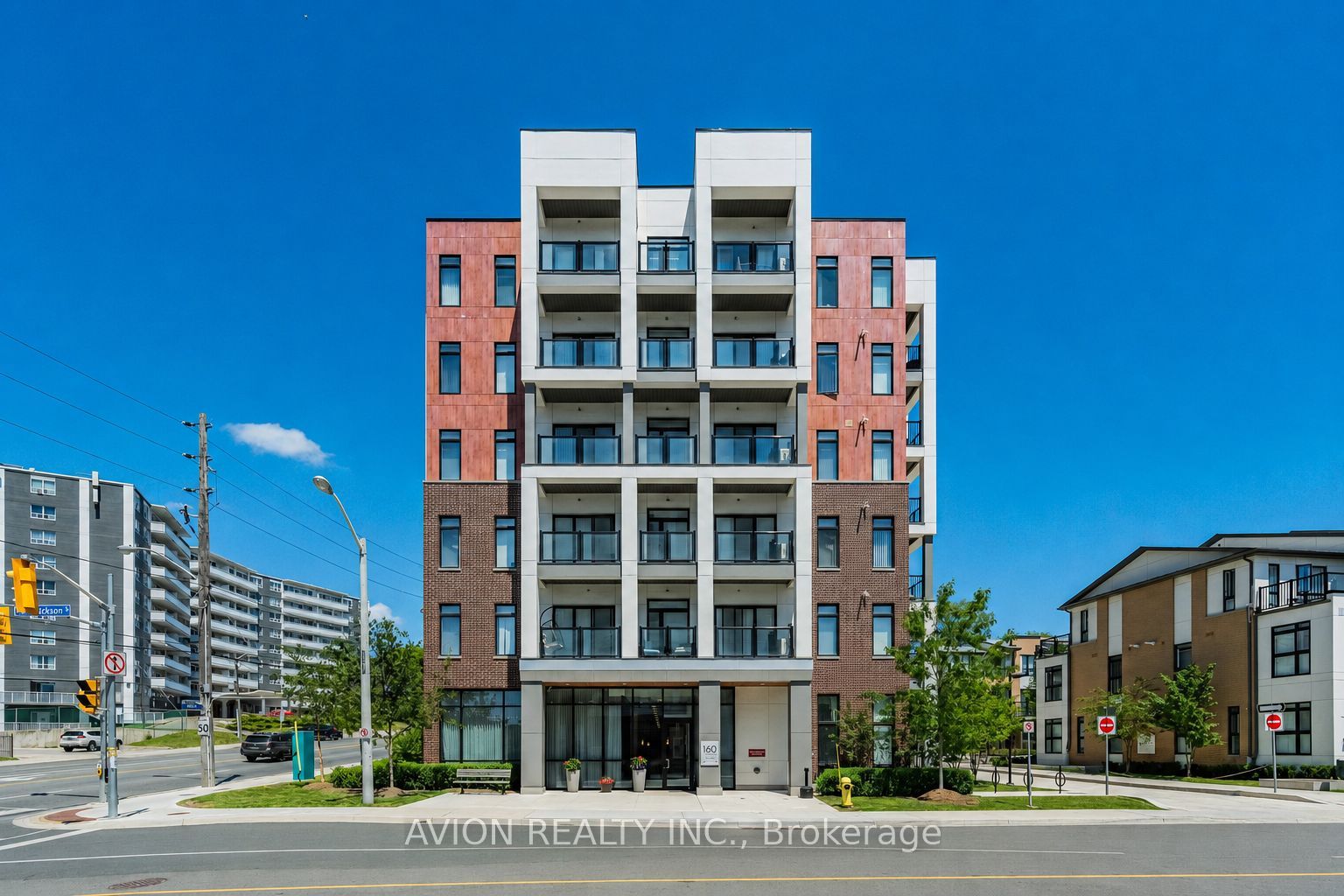 160 CANON JACKSON Drive 210, Toronto, ON M6M 0B6