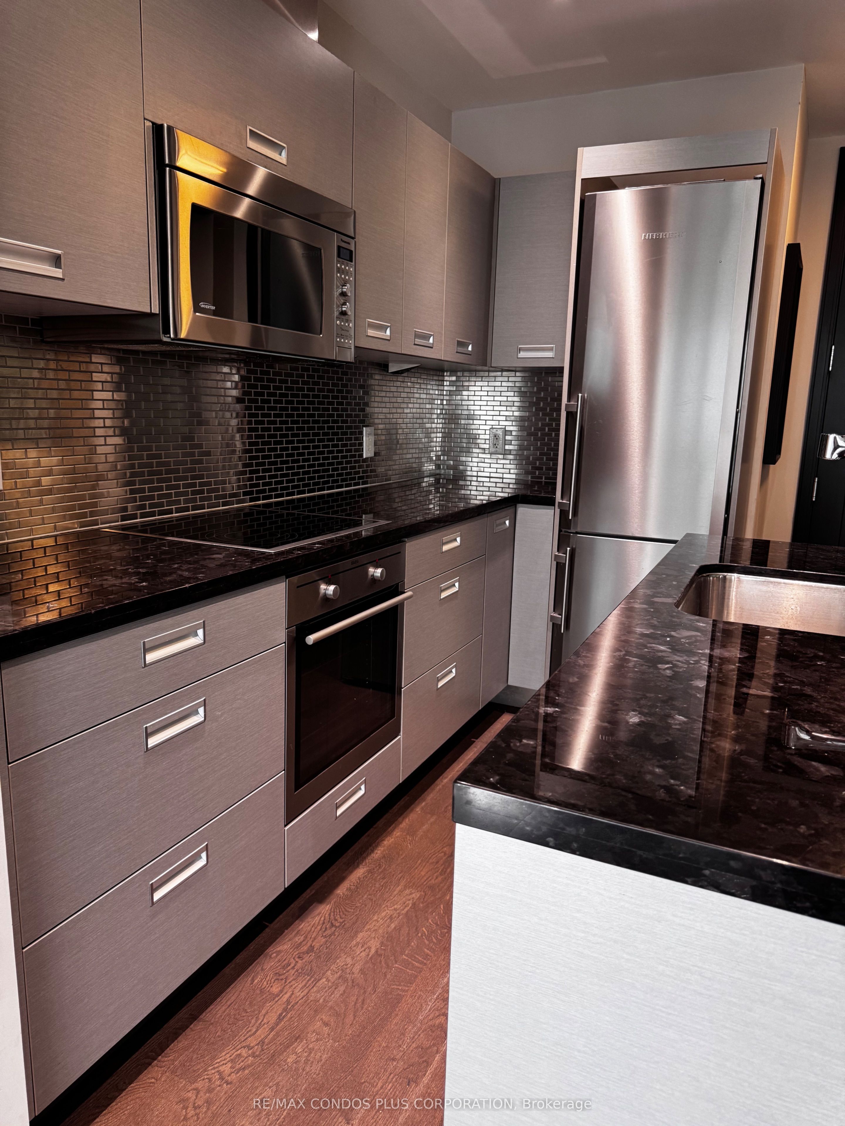 90 Park Lawn Road 903, Toronto, ON M8Y 0B6 photo 3