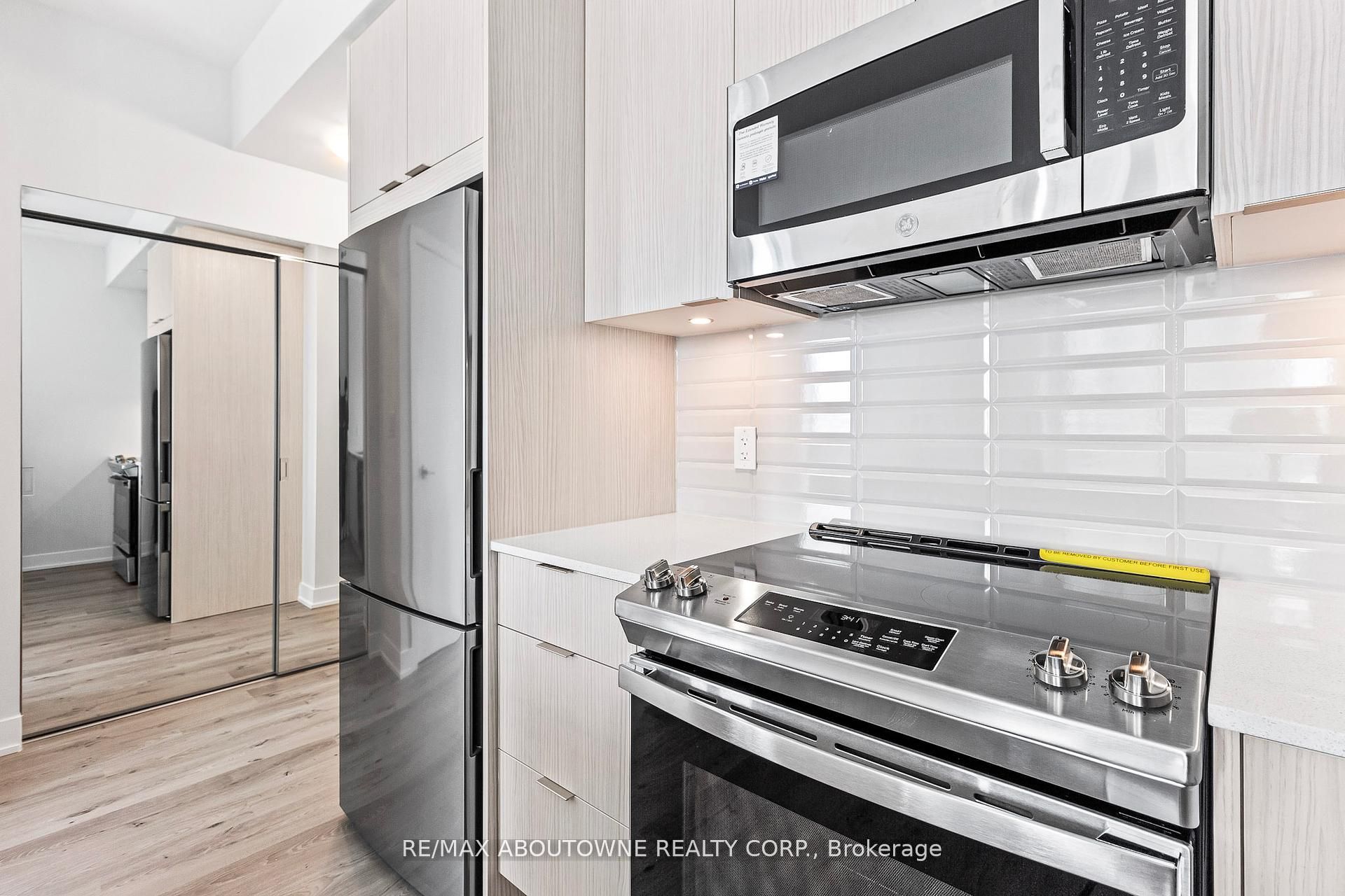 430 Square One Drive 1003, Mississauga, ON L5B 0L6 photo 4