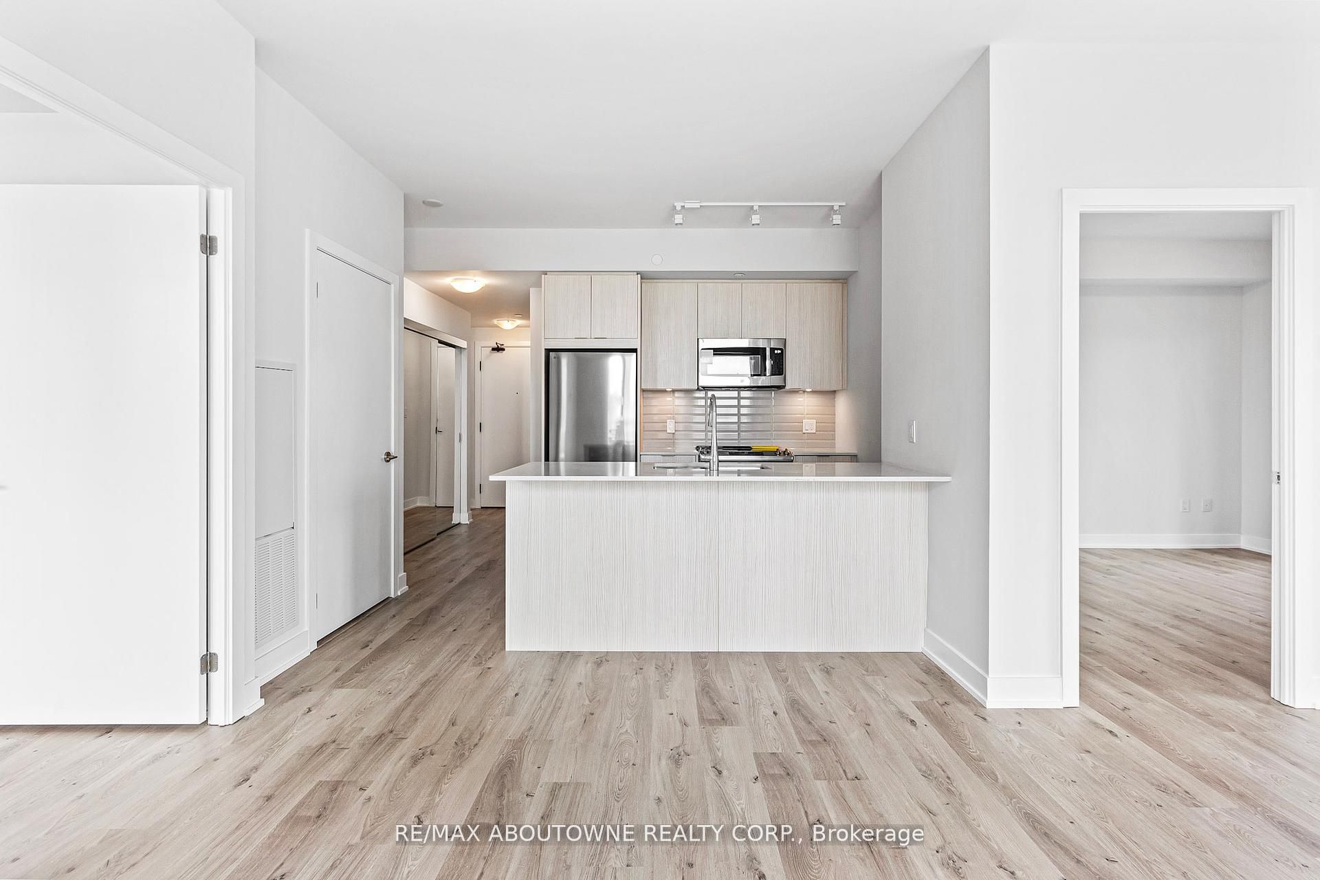 430 Square One Drive 1003, Mississauga, ON L5B 0L6 photo 5