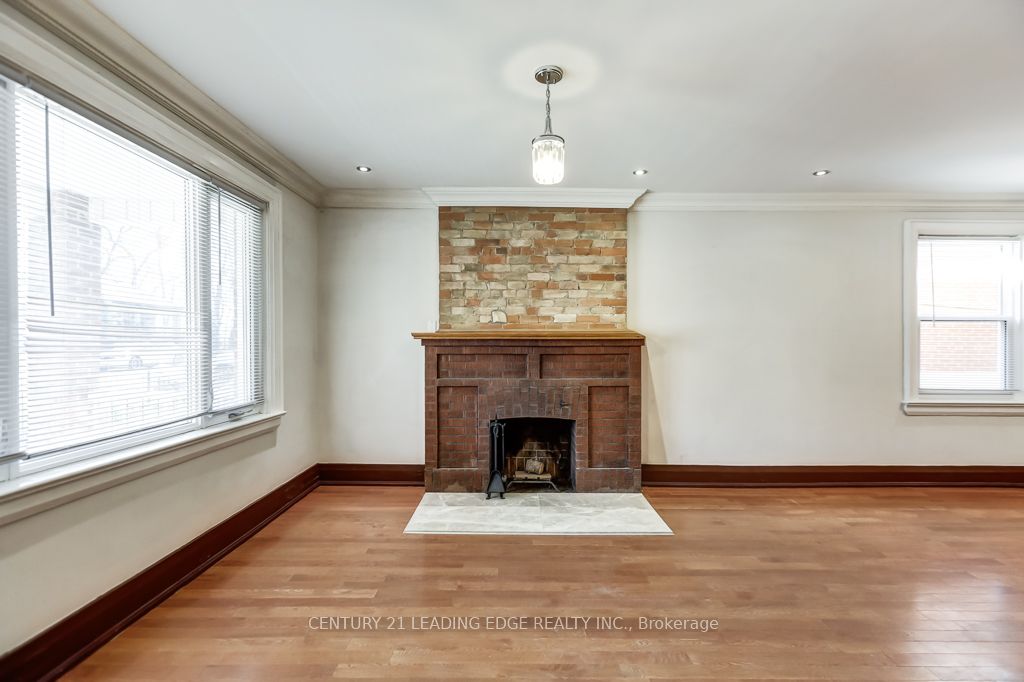 26 Grandville Avenue, Toronto, ON M6N 4T9 photo 3