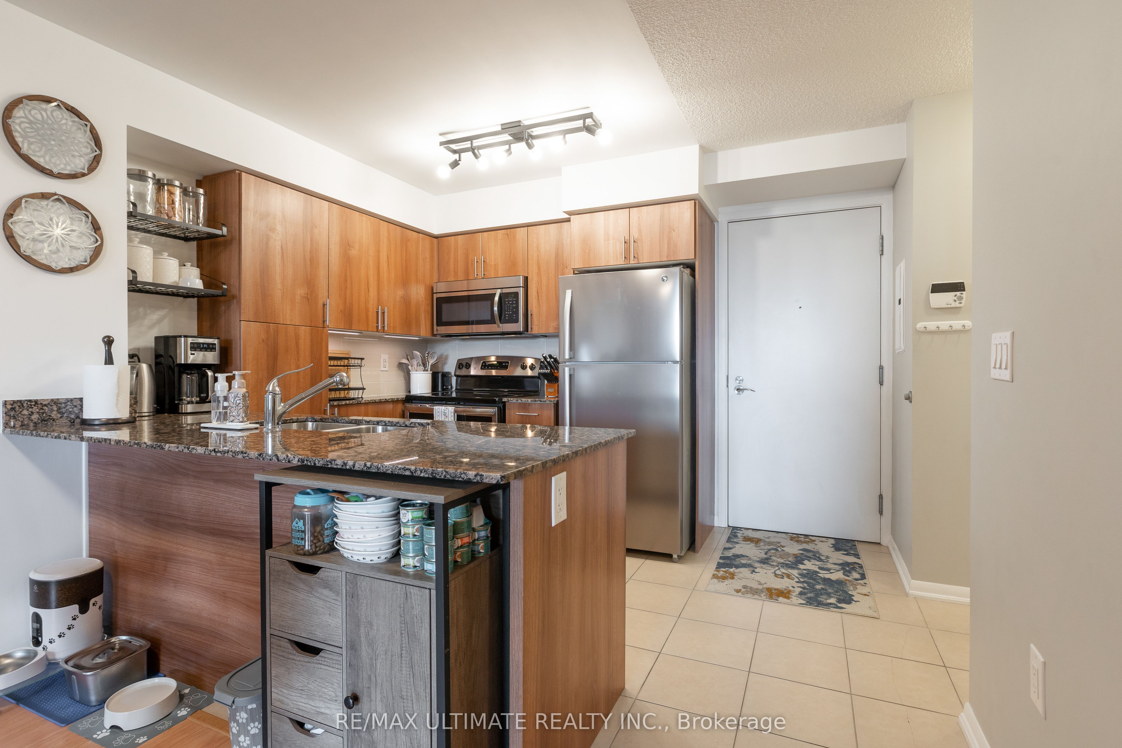 830 Lawrence Avenue W 308, Toronto, ON M6A 0B6 photo 2