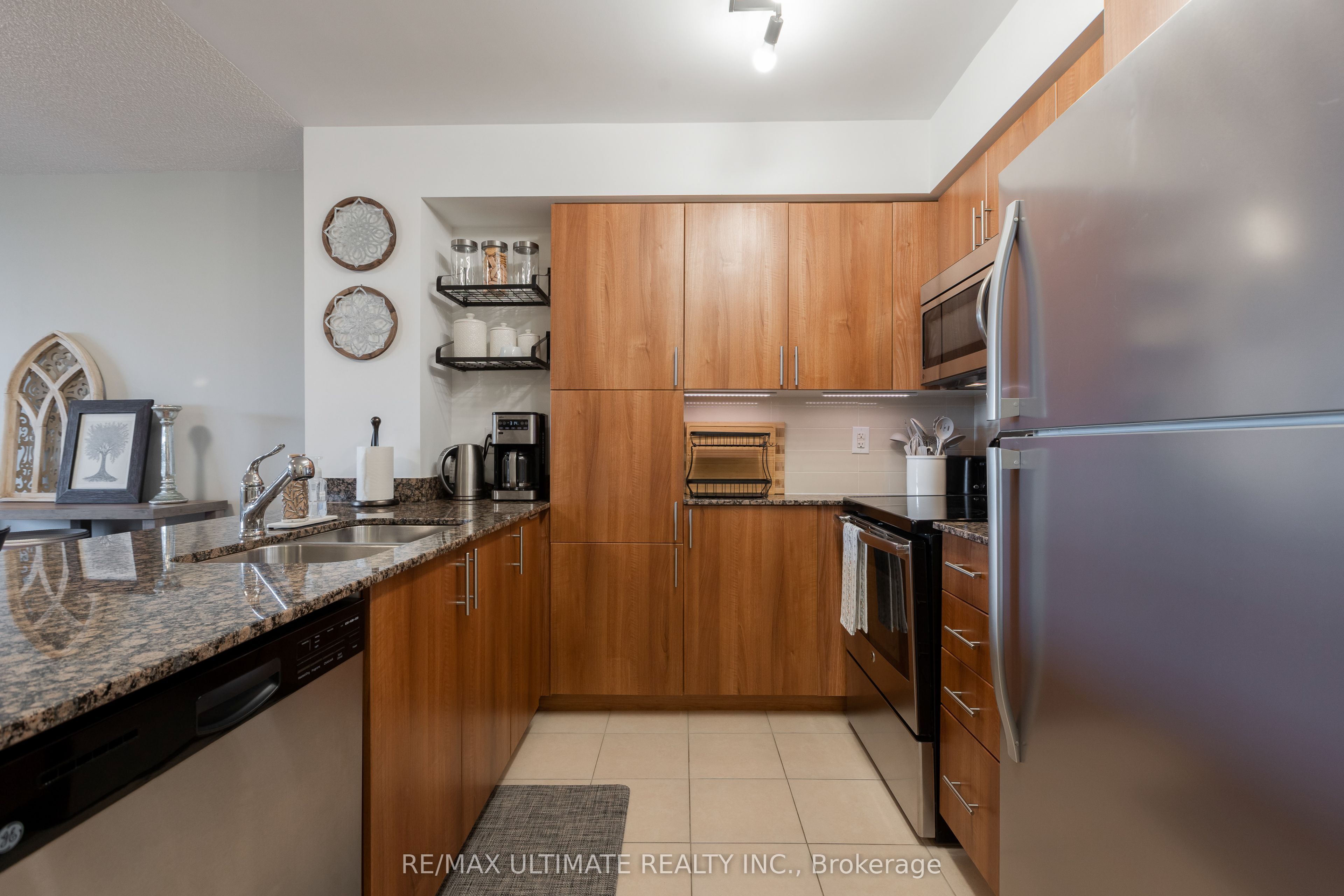 830 Lawrence Avenue W 308, Toronto, ON M6A 0B6 photo 3