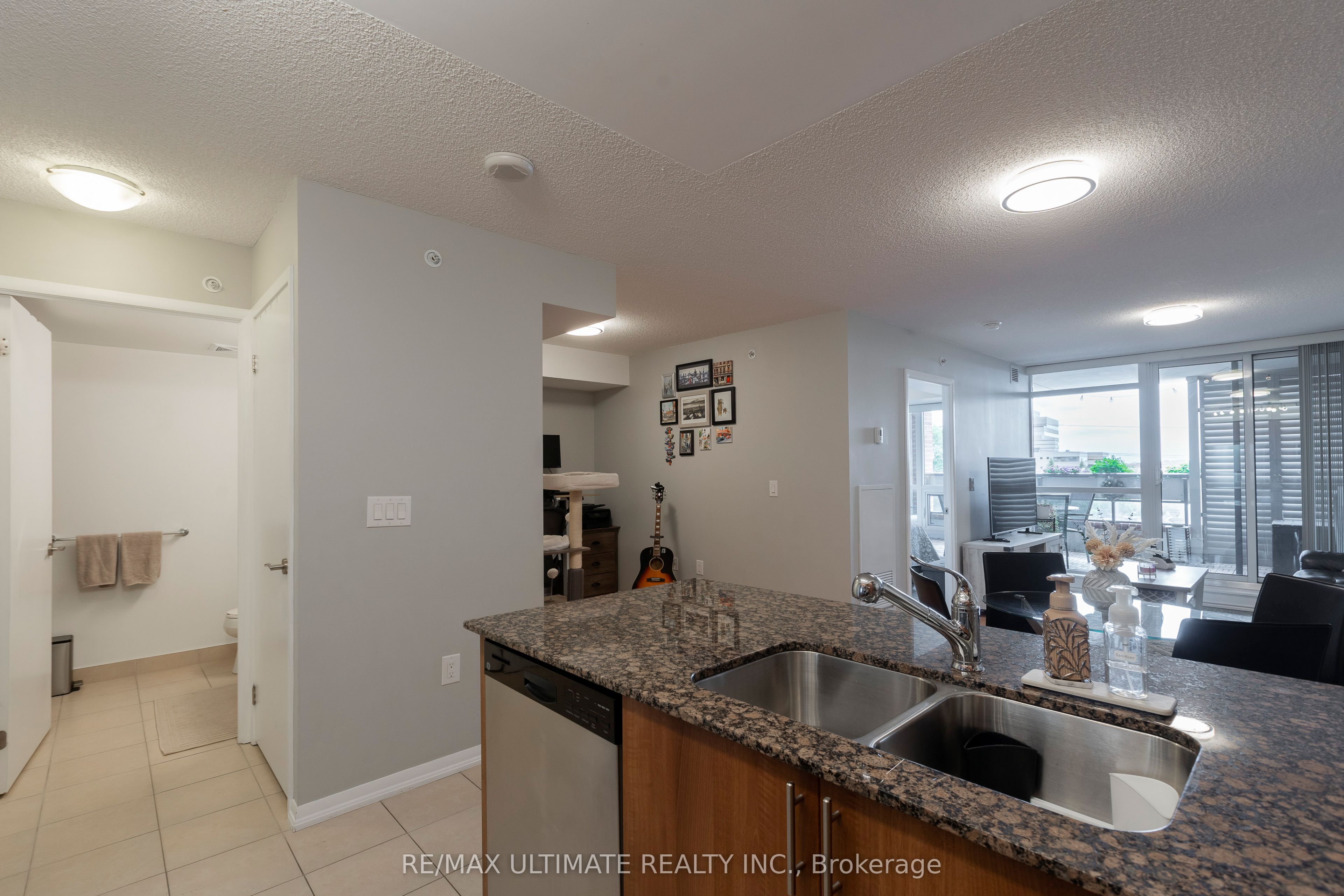 830 Lawrence Avenue W 308, Toronto, ON M6A 0B6 photo 5