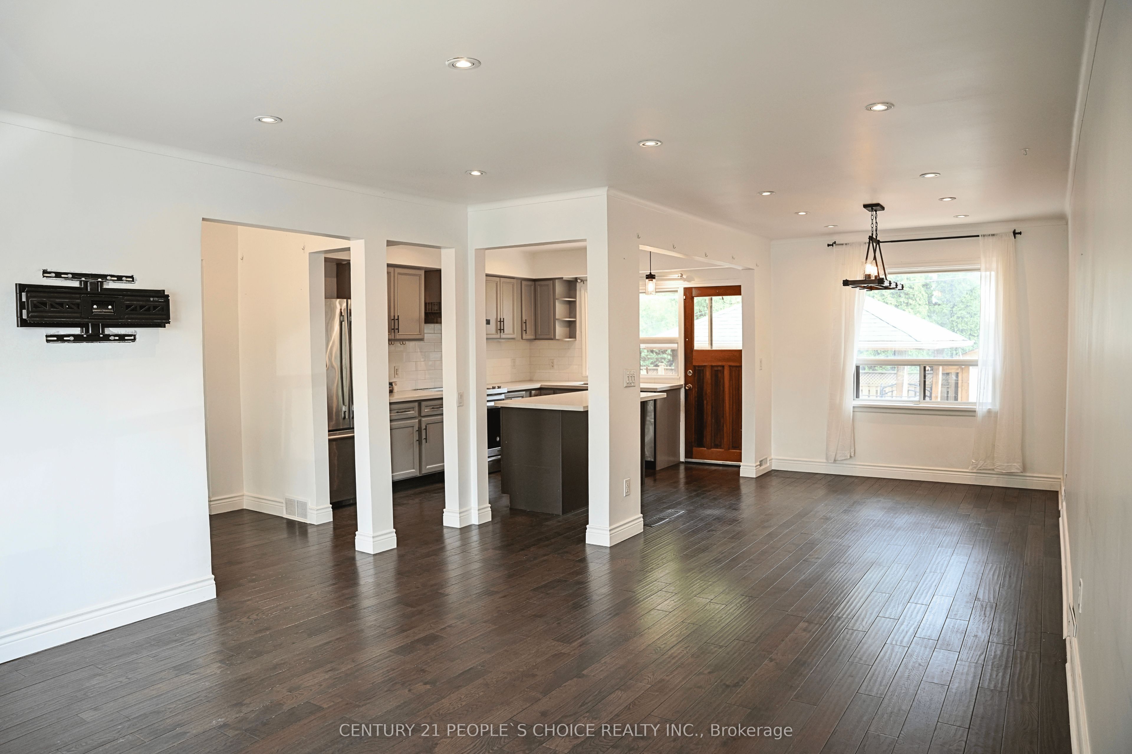 7 North Heights Road, Toronto, ON M9B 2T2 photo 4