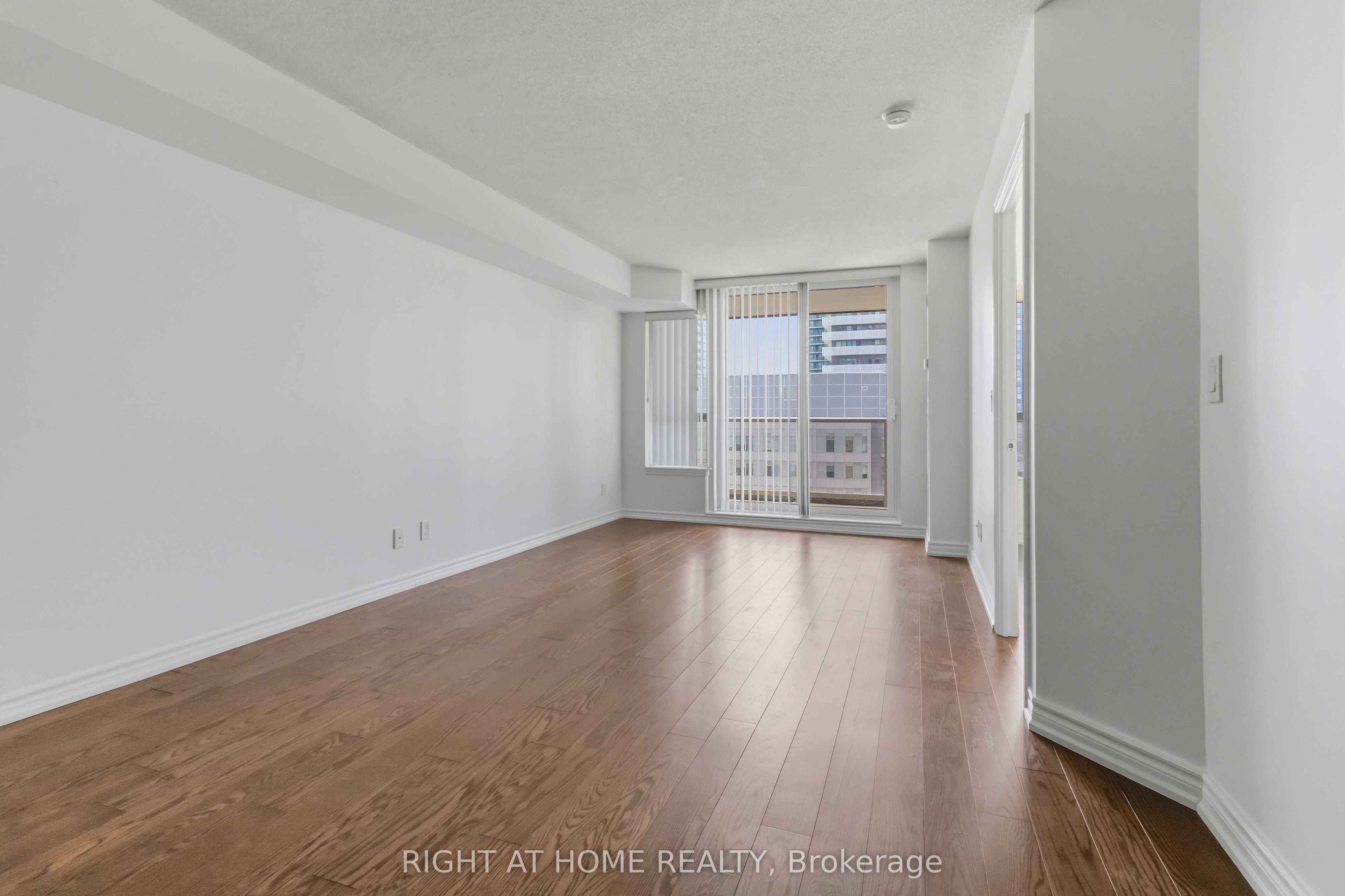 4080 Living Arts Drive W 2104, Mississauga, ON L5B 4N3 photo 2