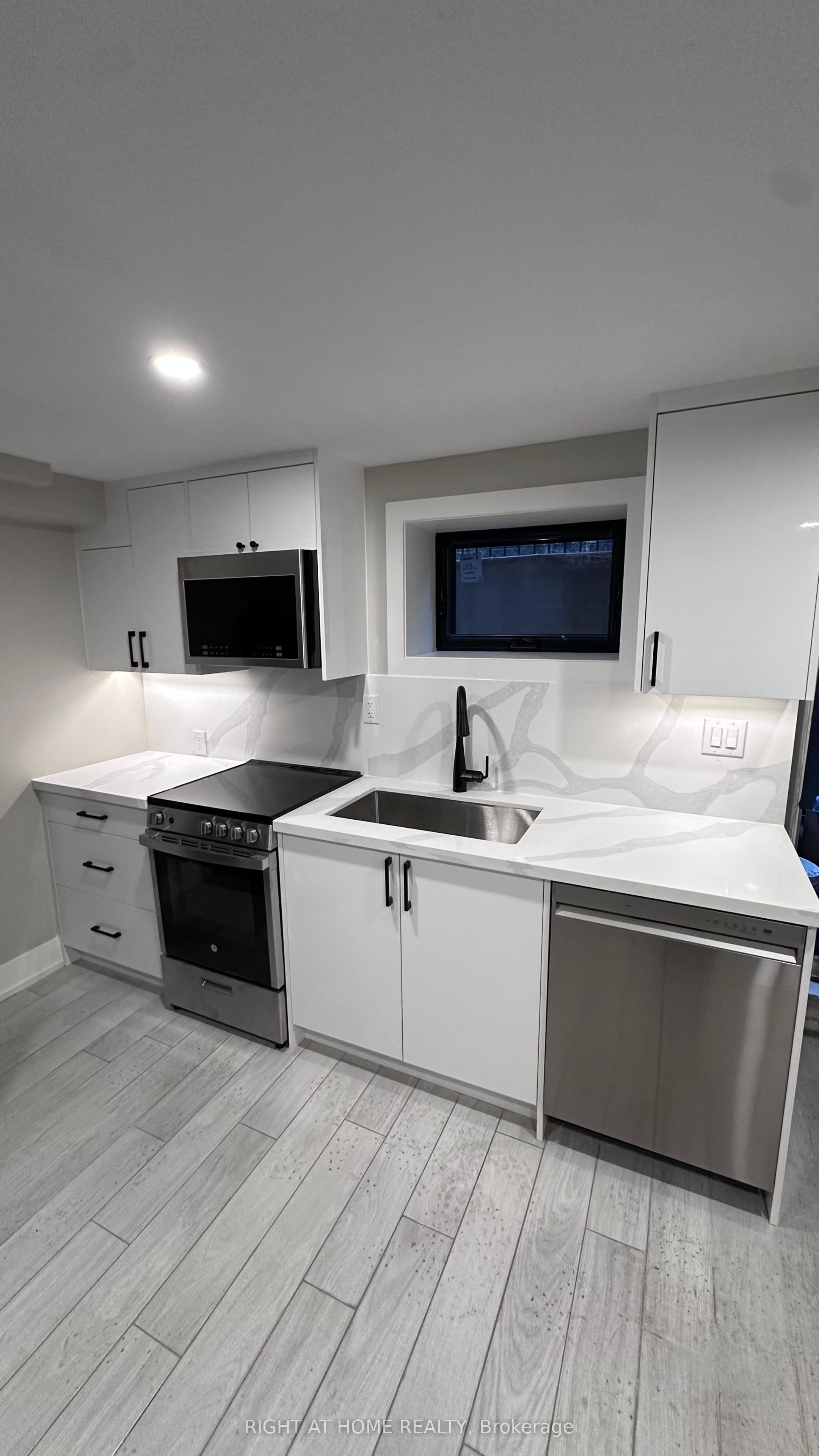 500 Salem Avenue N B, Toronto, ON M6H 3E1