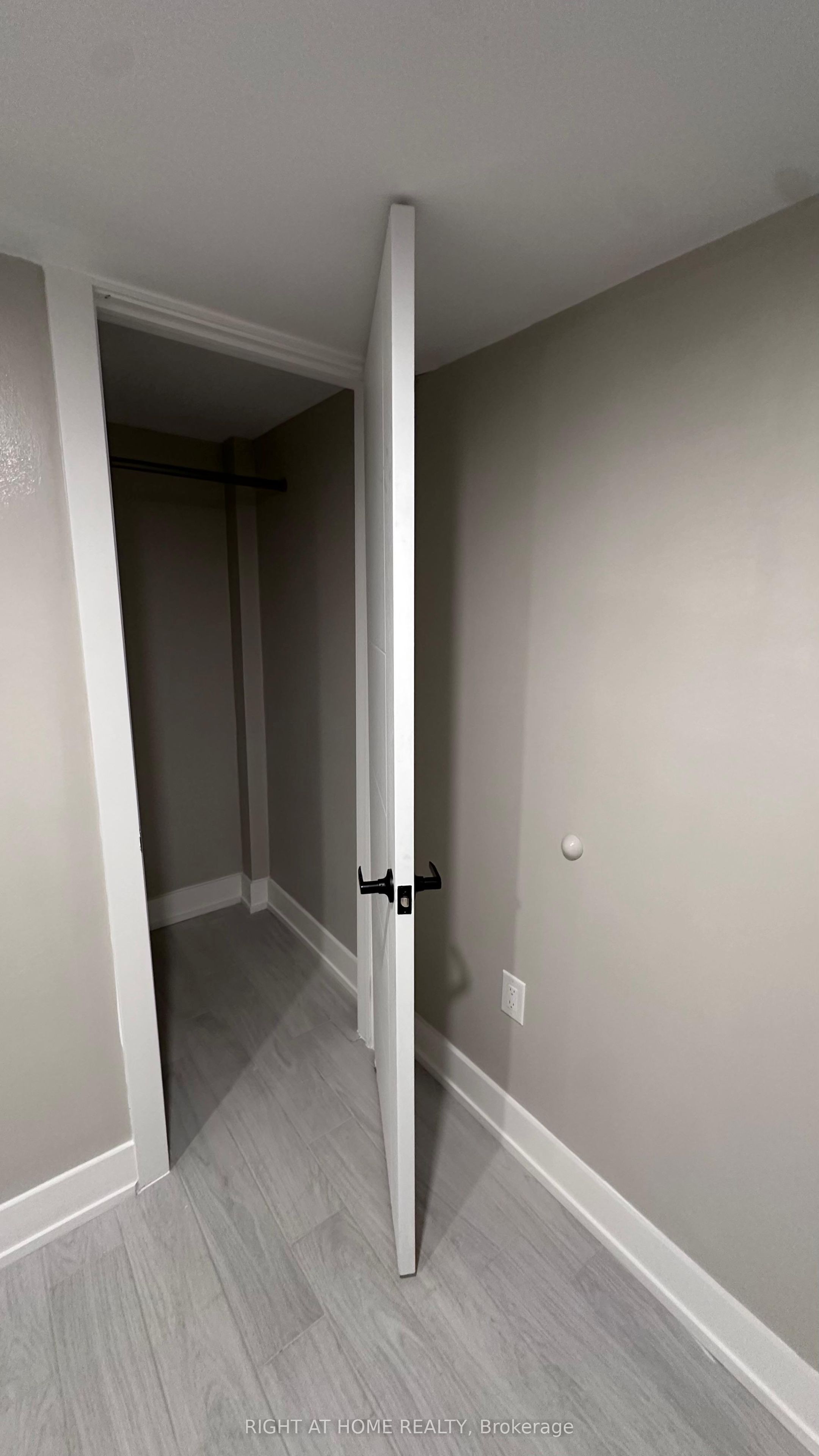 500 Salem Avenue N B, Toronto, ON M6H 3E1 photo 2