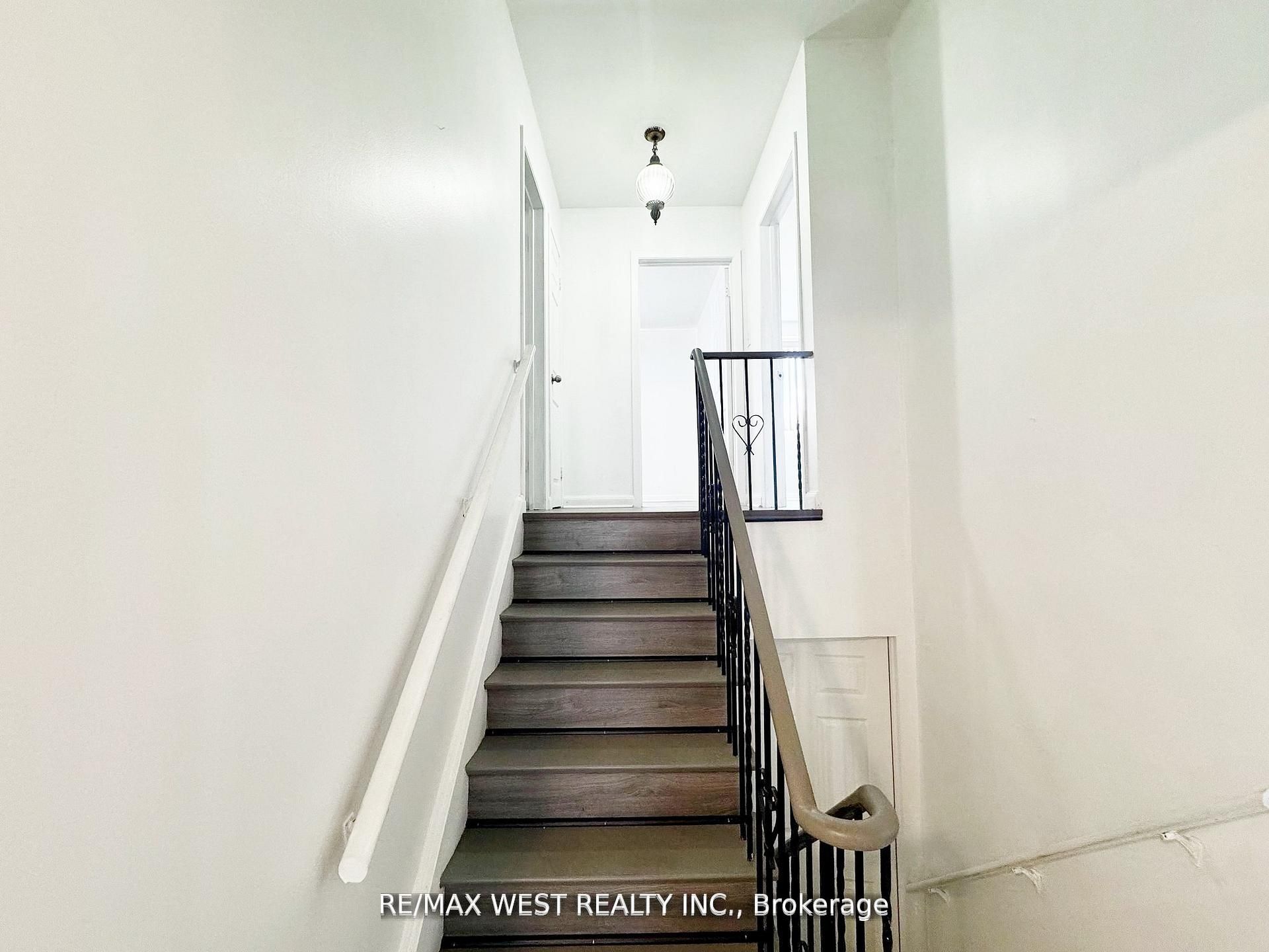 25 Bimini Crescent, Toronto, ON M3N 1S1 photo 4