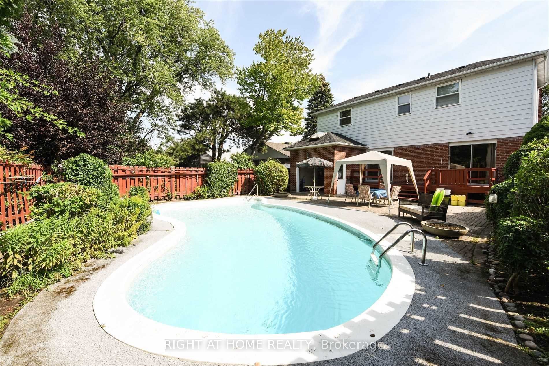 21 Mitre Place, Toronto, ON M9R 3C5 photo 3