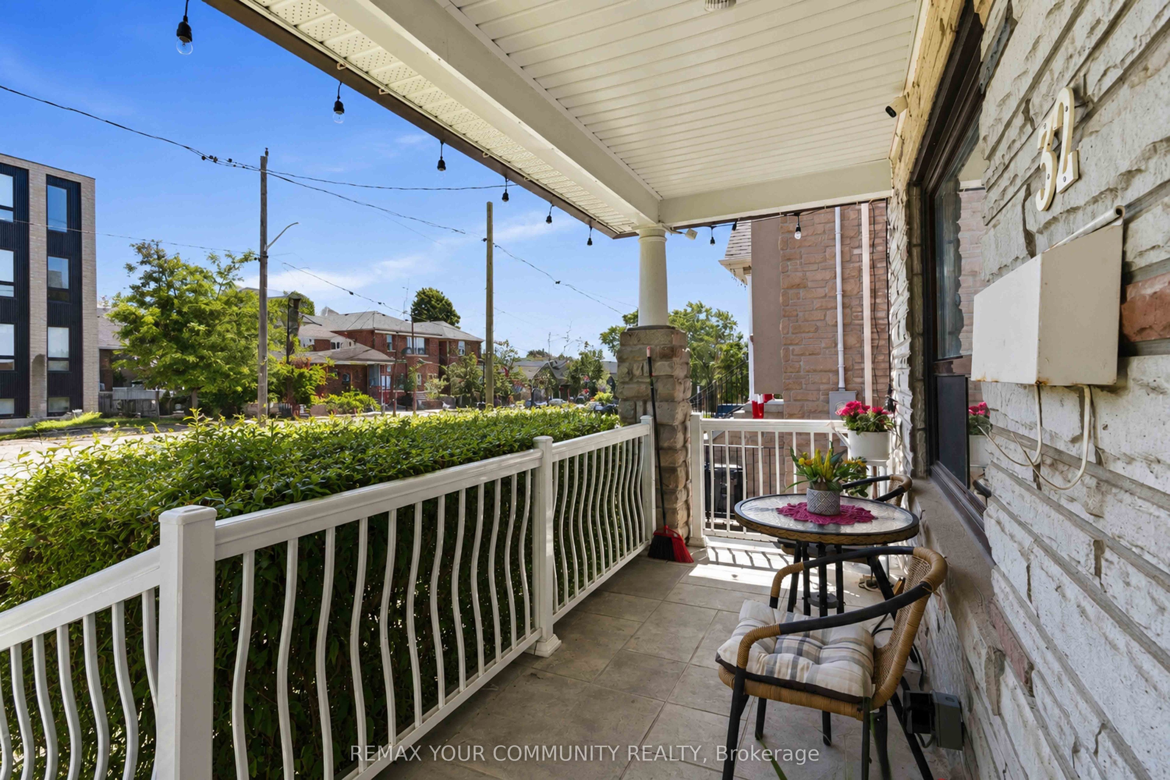 32 Kirknewton Road, Toronto, ON M6E 3Y1 photo 4