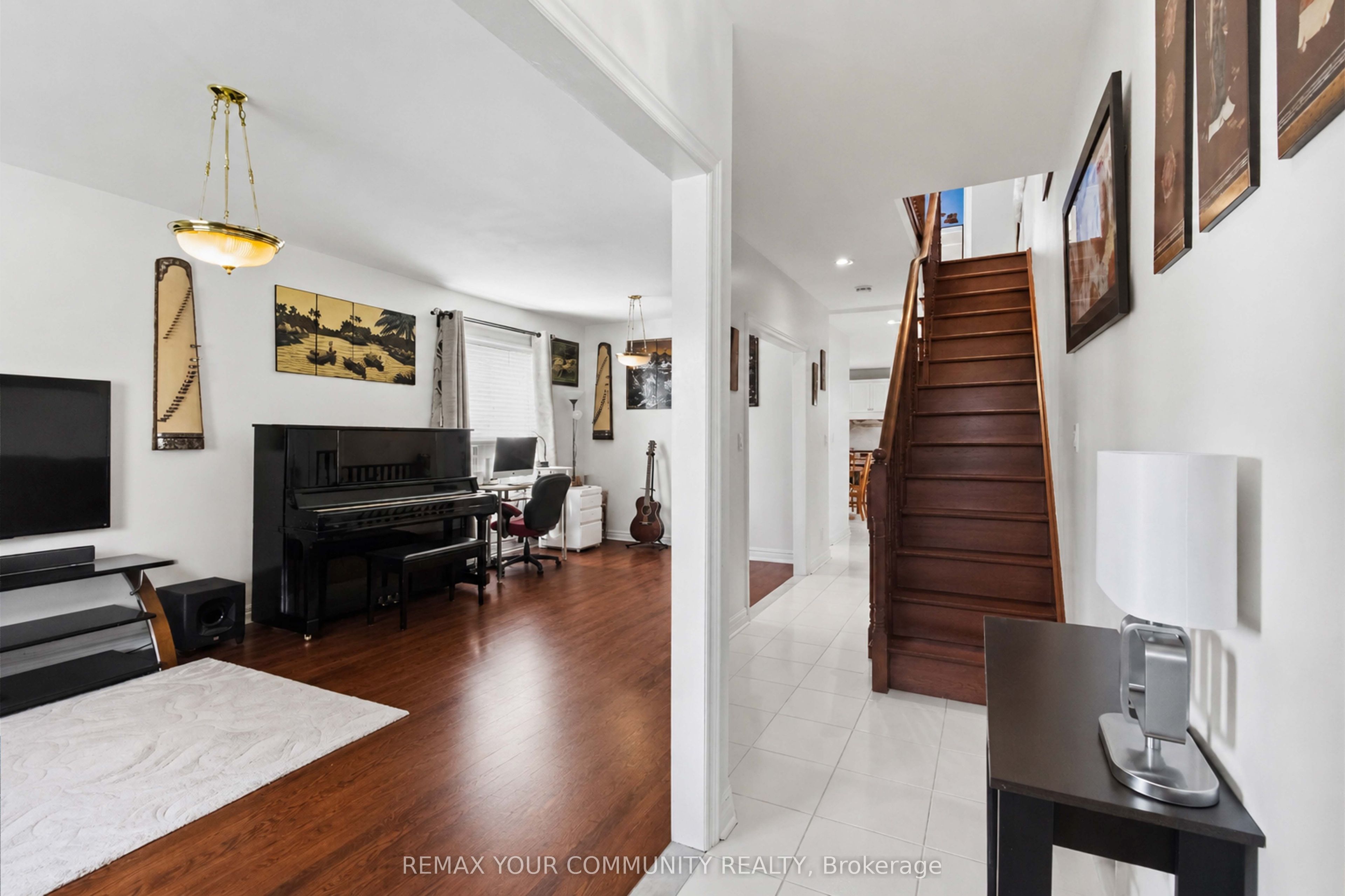 32 Kirknewton Road, Toronto, ON M6E 3Y1 photo 5