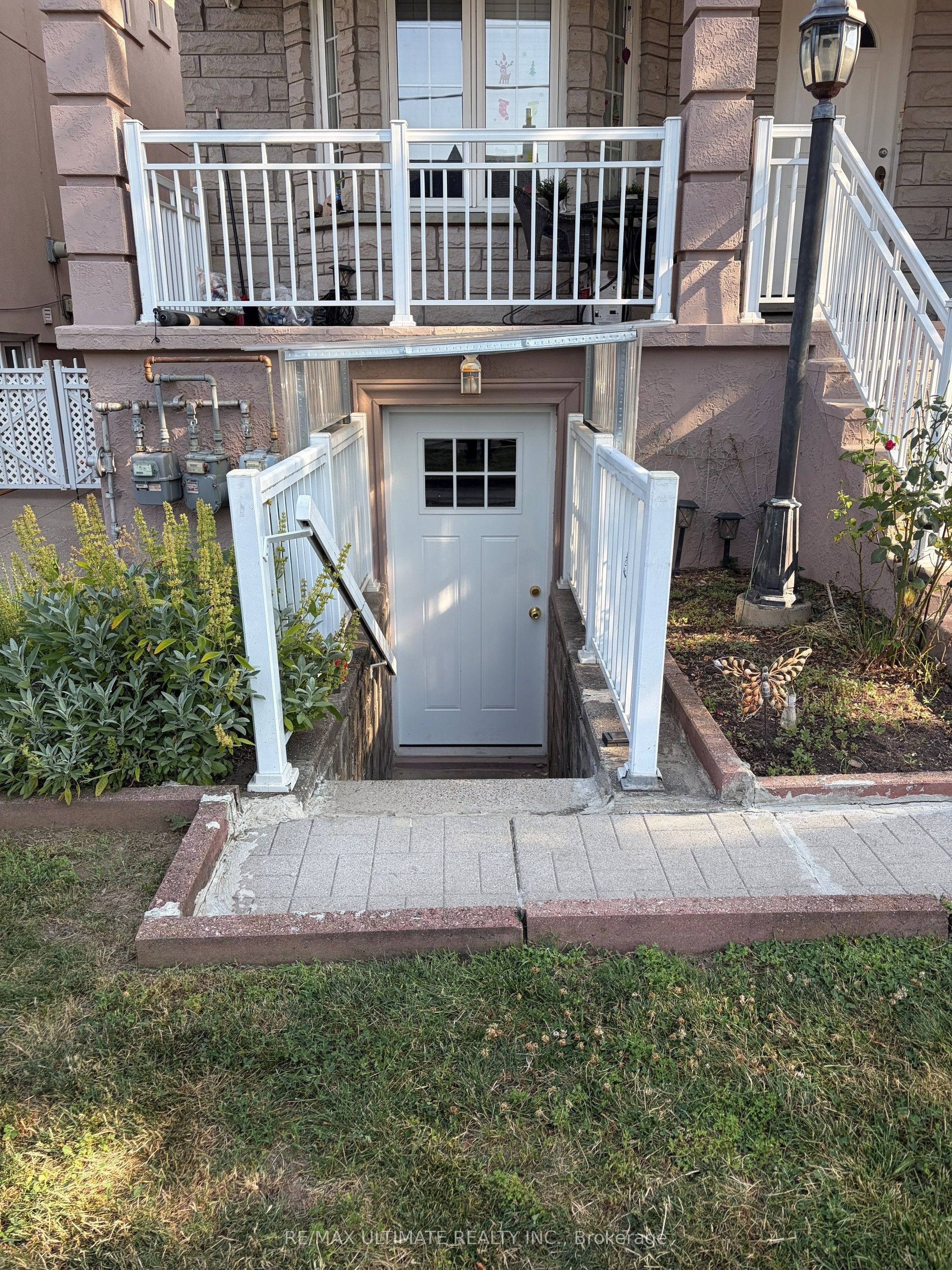34 Peterborough Avenue Bsmt, Toronto, ON M6H 2K7 photo 2