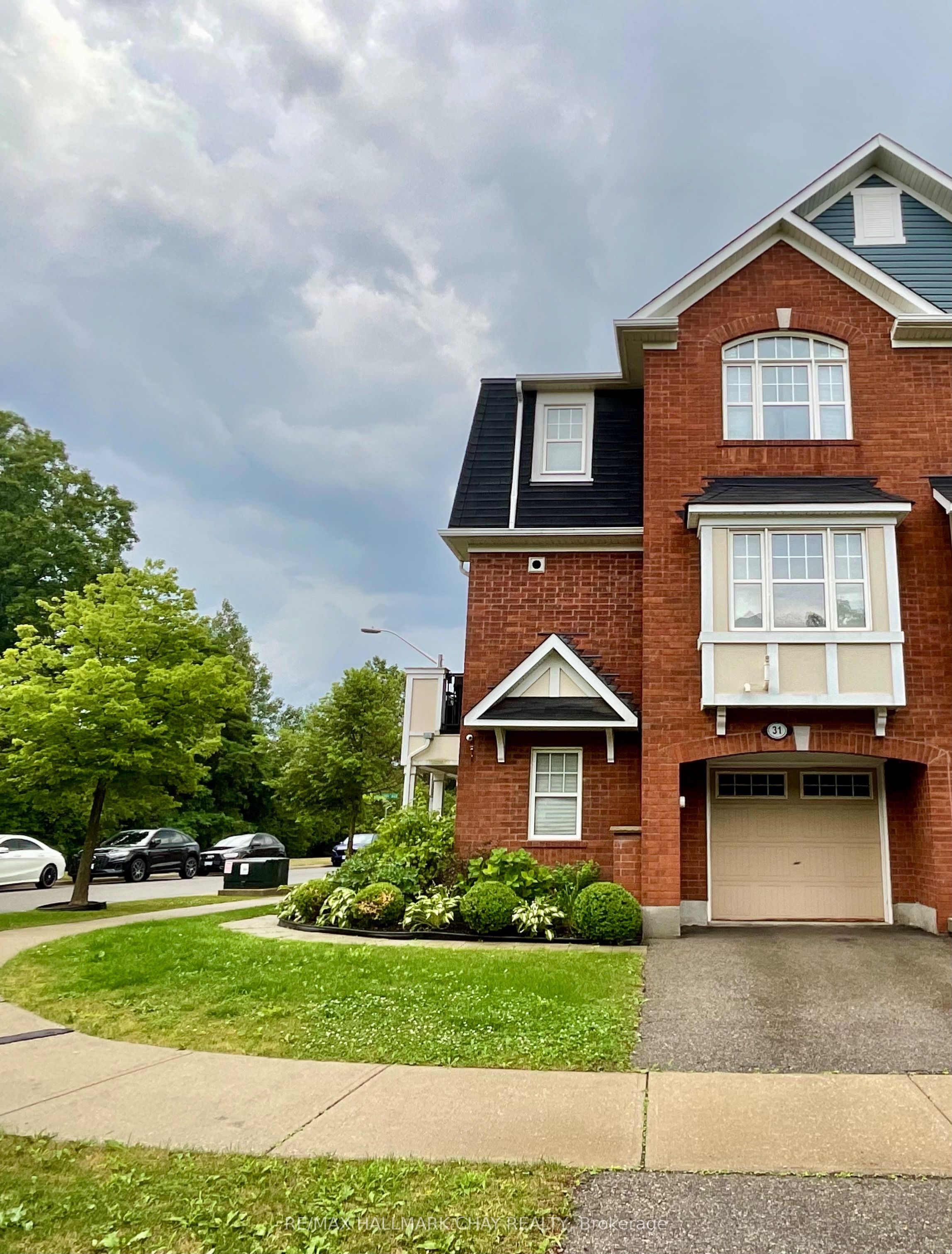 31 Colonel Frank Ching Crescent, Brampton, ON L6Y 5W5 photo 2
