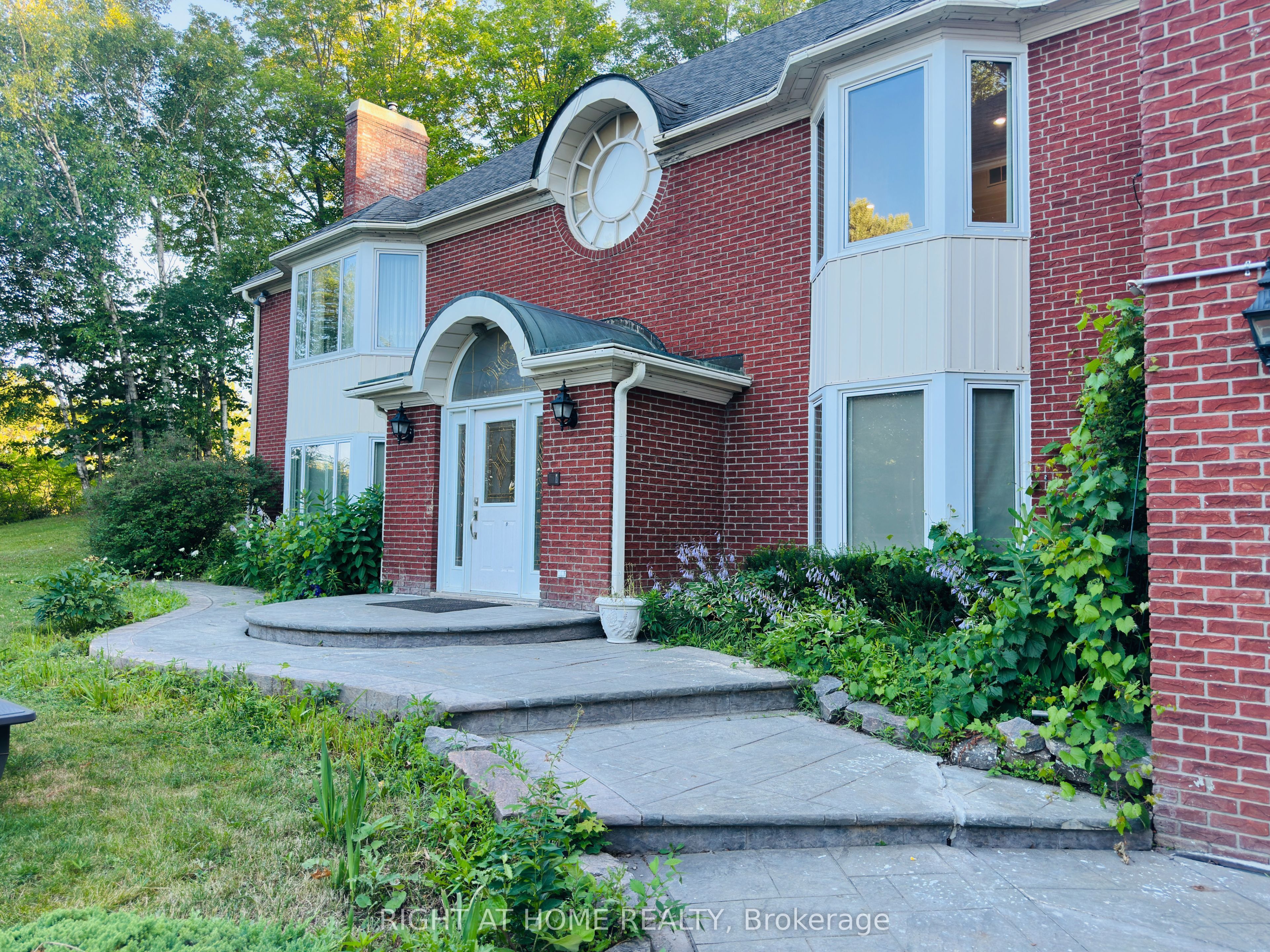 12 Keily Crescent E, Caledon, ON L7E 0R4 photo 2