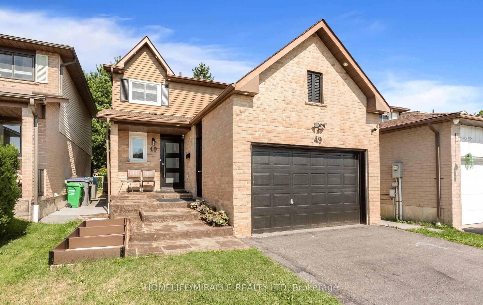 49 Newbridge Crescent, Brampton, ON L6S 4B5 photo 2