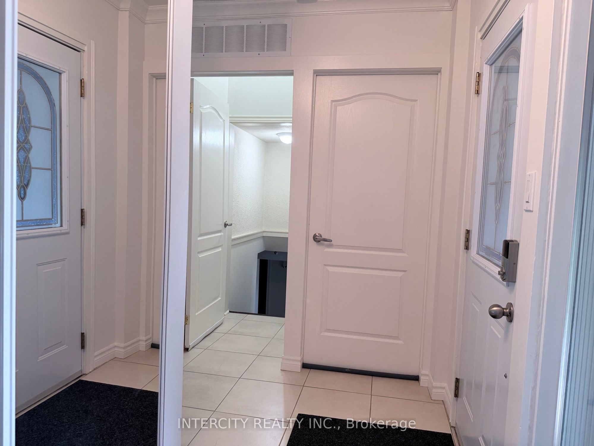 36 Strathburn Boulevard, Toronto, ON M9M 2K3 photo 4