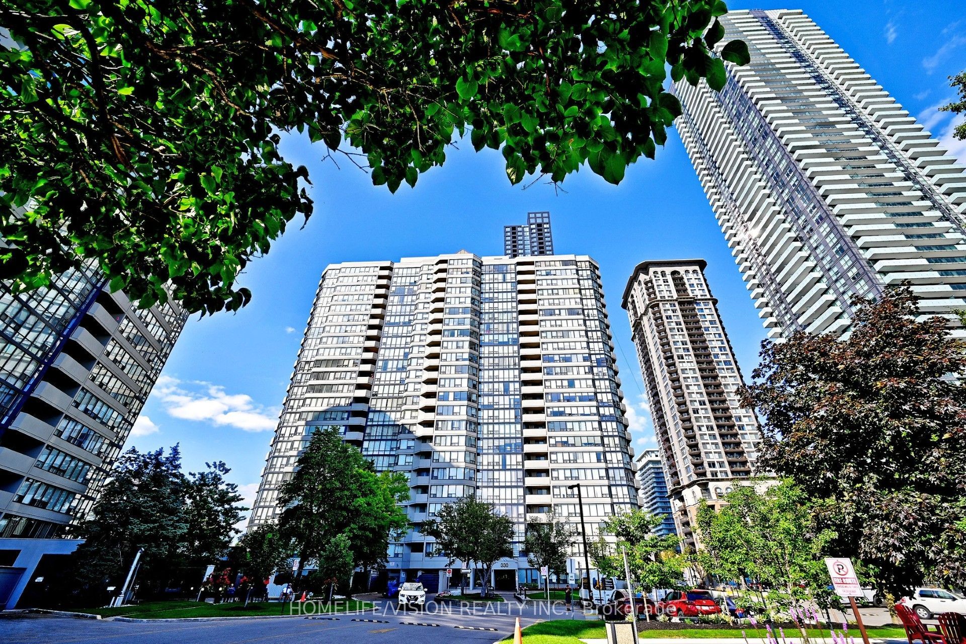 330 Rathburn Road W 306, Mississauga, ON L5B 3Y1