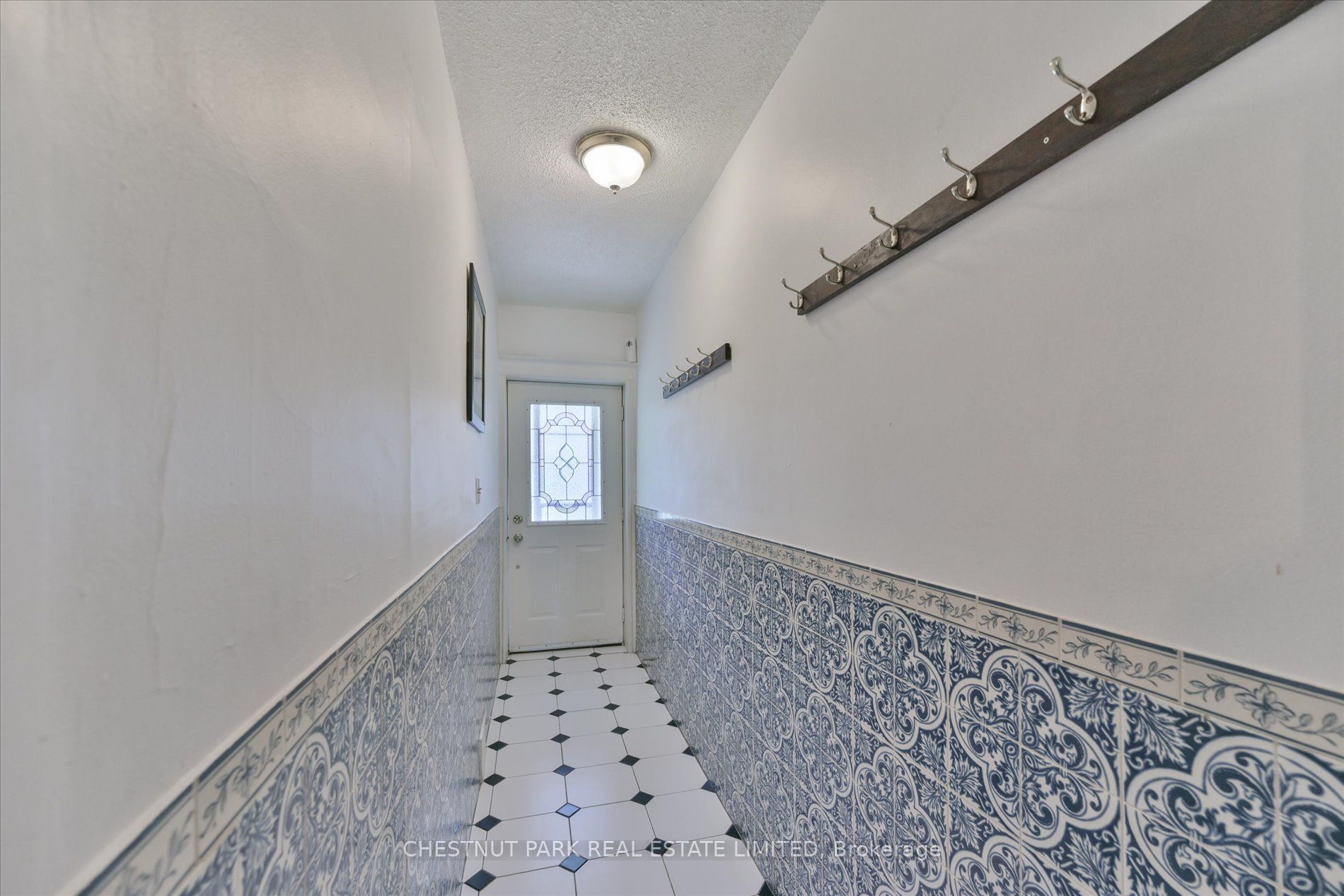 13 Silver Avenue Main & Bsmt, Toronto, ON M6R 1X9 photo 3