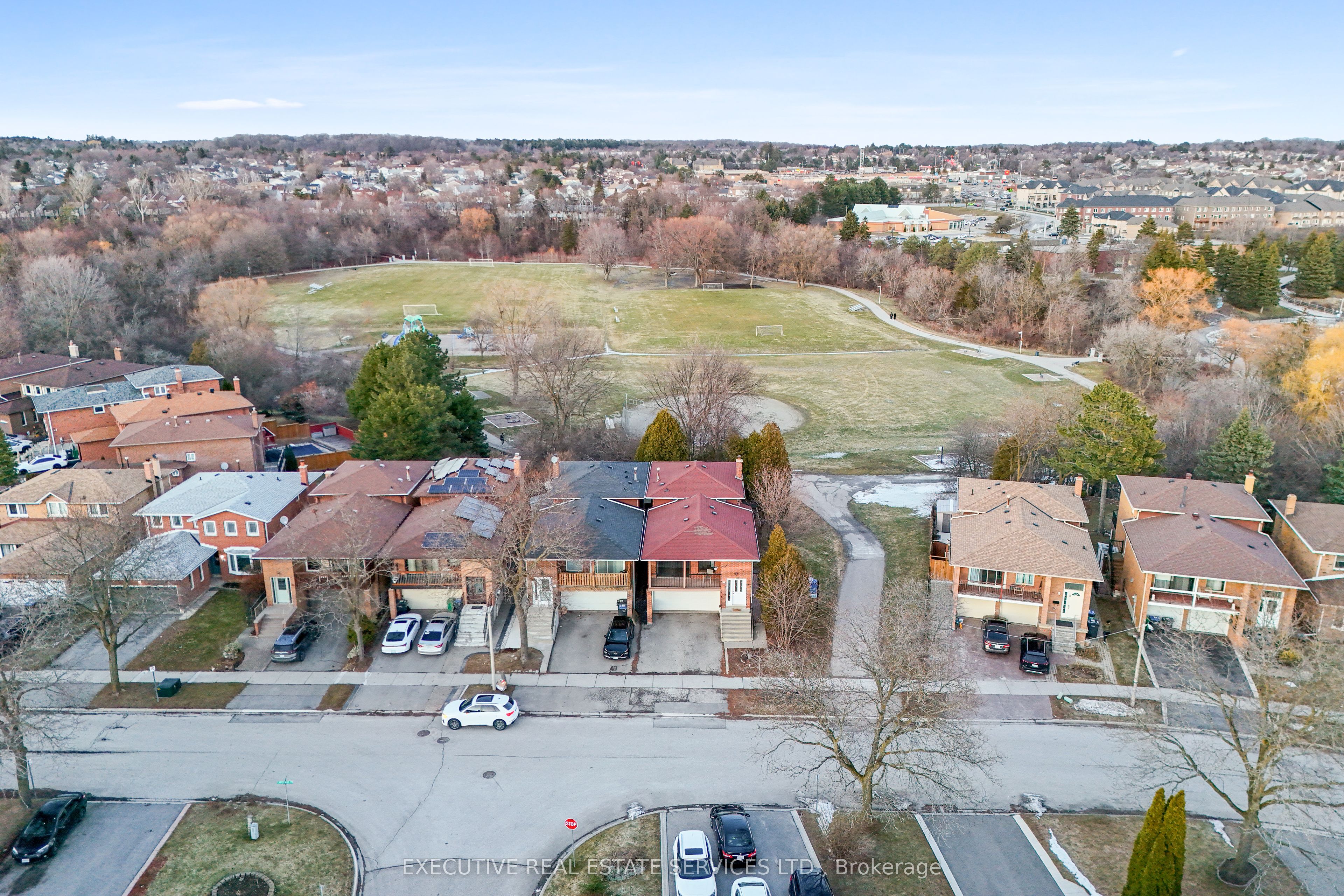 44 Lakecrest Trail, Brampton, ON L6Z 1S6 photo 3