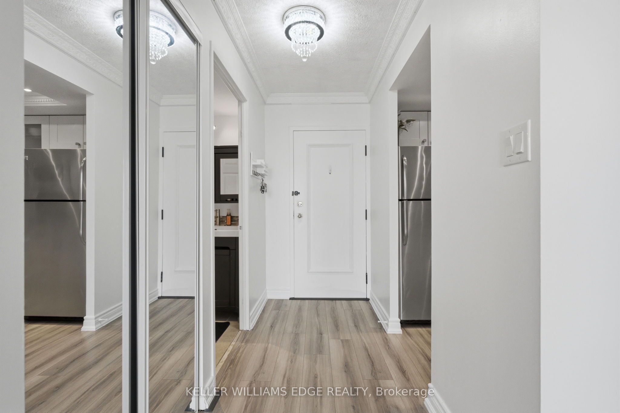 265 Enfield Place 1506, Mississauga, ON L5B 3Y7 photo 4