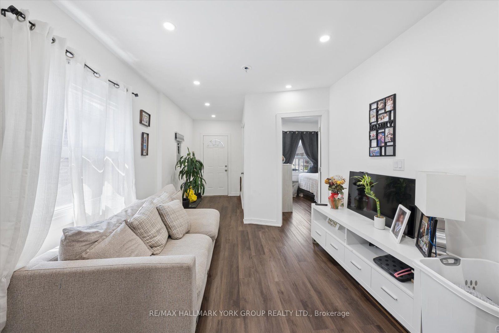49 Cordella Avenue, Toronto, ON M6N 2J7 photo 4
