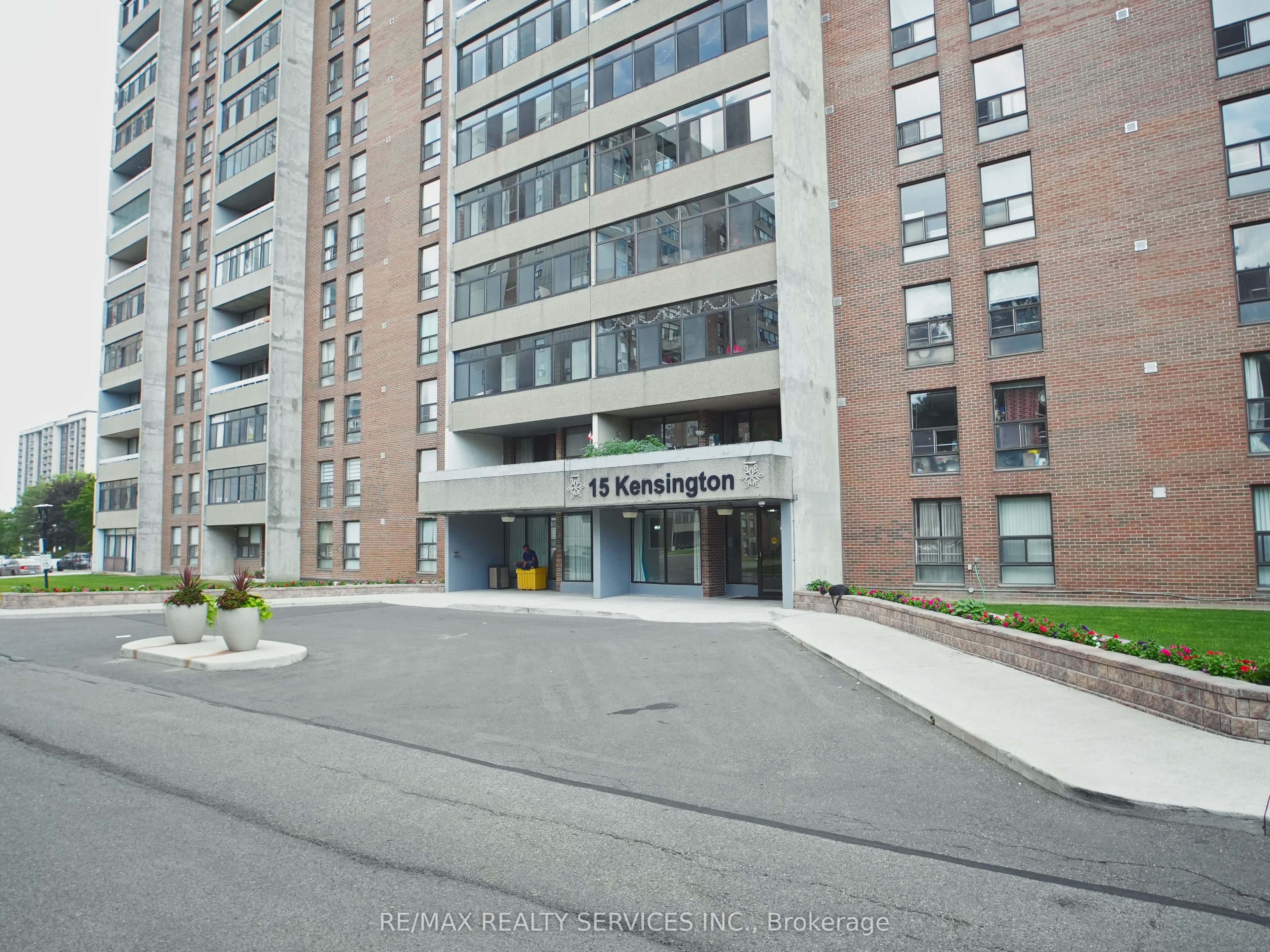 15 Kensington Road E 1901, Brampton, ON L6T 3W2 photo 3