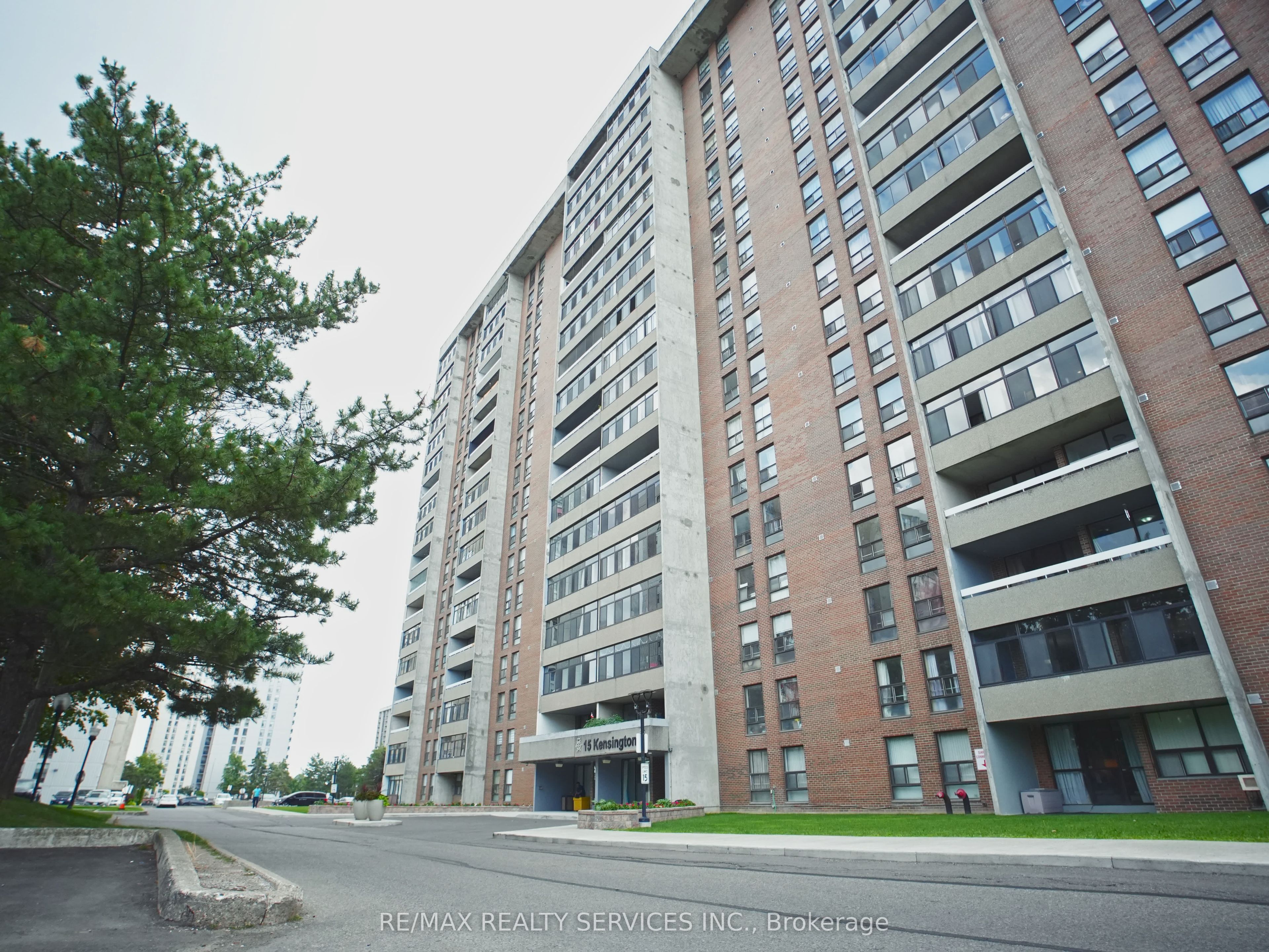 15 Kensington Road E 1901, Brampton, ON L6T 3W2 photo 4