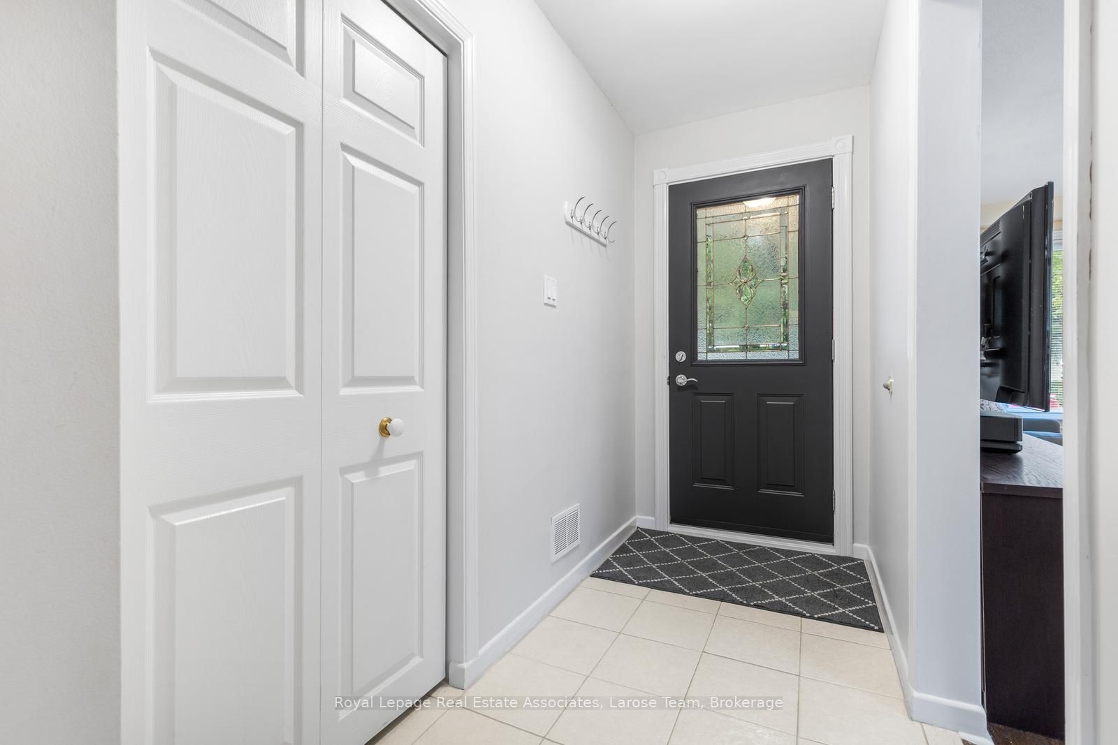 1515 Thetford Court, Mississauga, ON L5J 3N2 photo 3