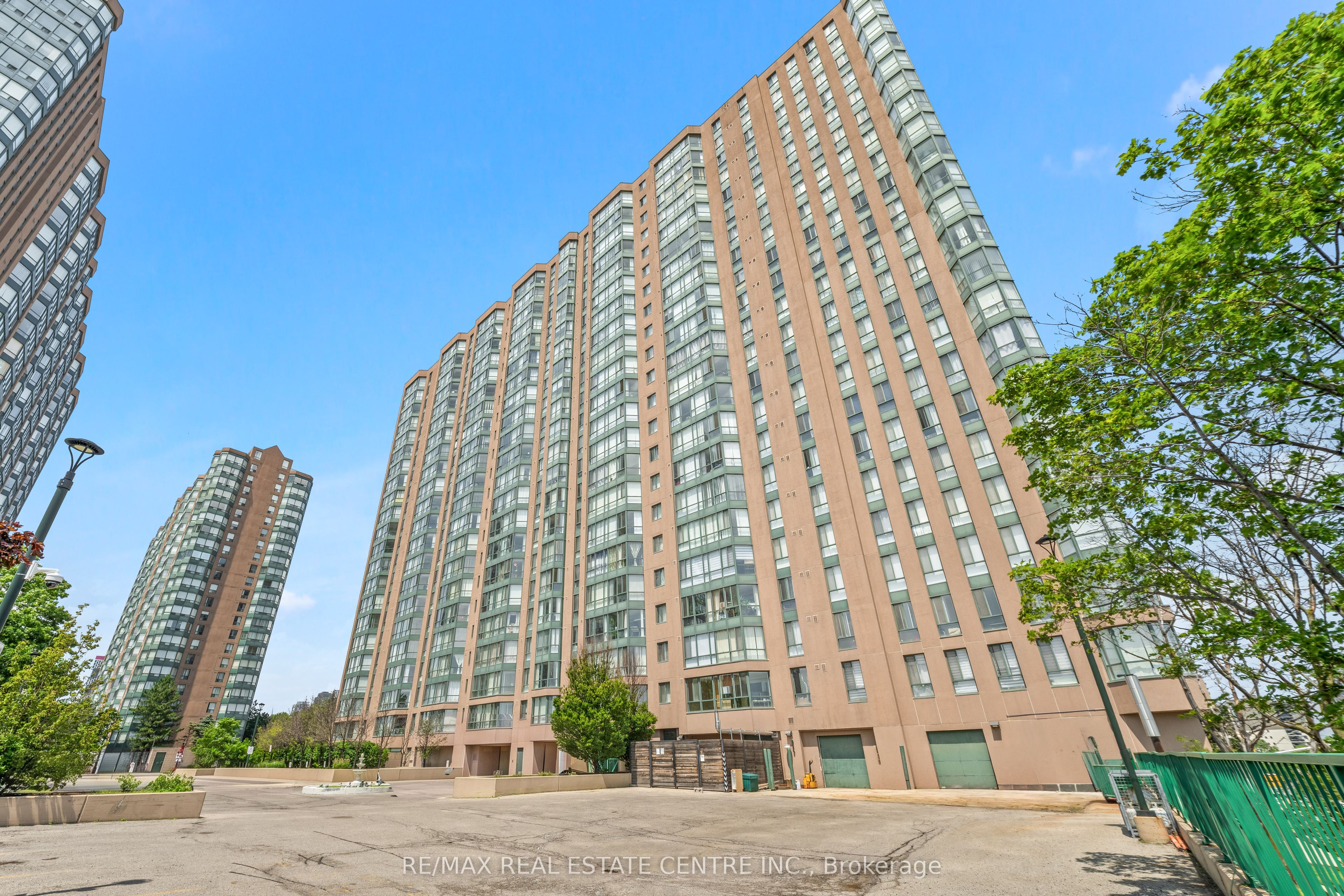 145 Hillcrest Avenue 1907, Mississauga, ON L5B 3Z1 photo 2