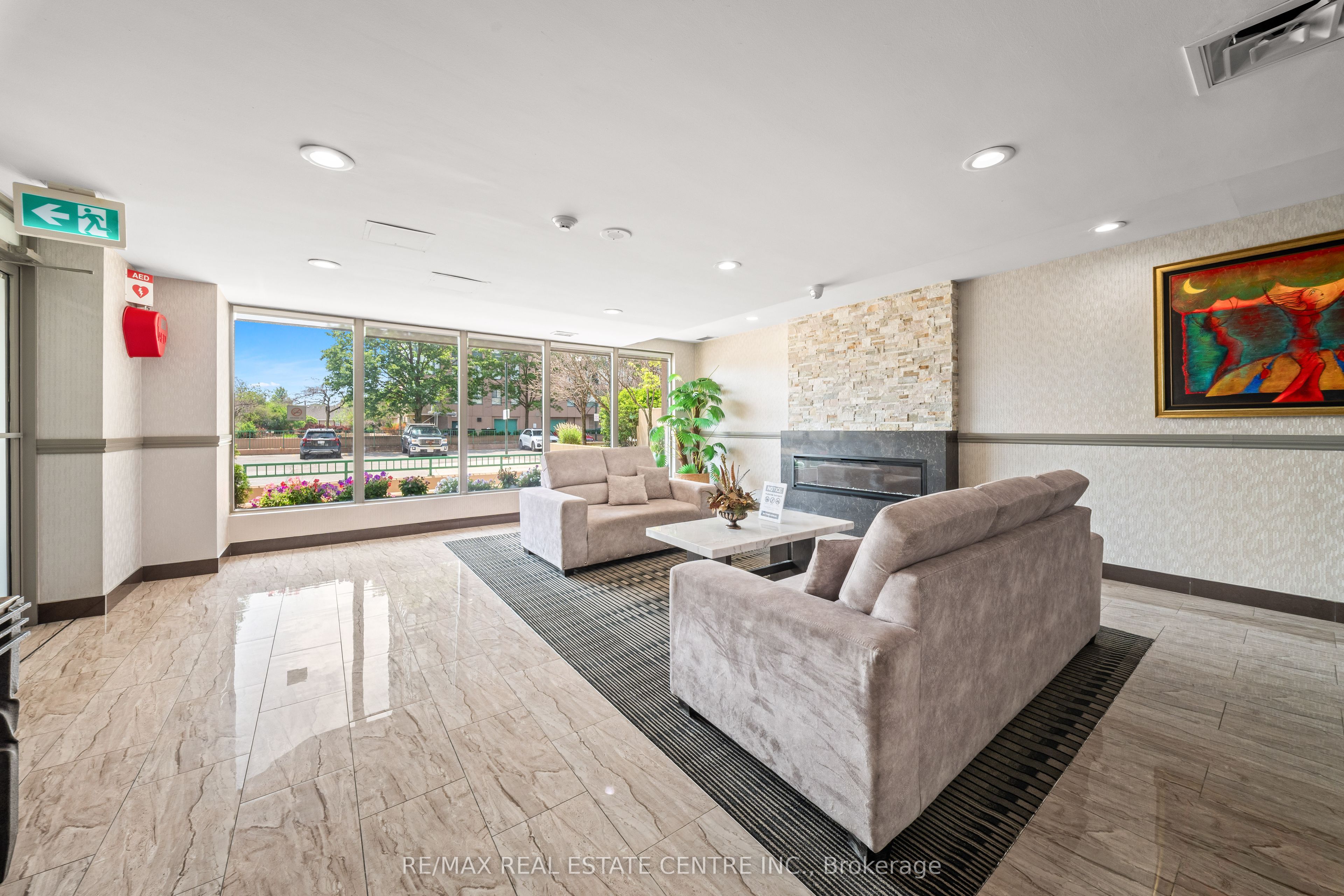 145 Hillcrest Avenue 1907, Mississauga, ON L5B 3Z1 photo 4