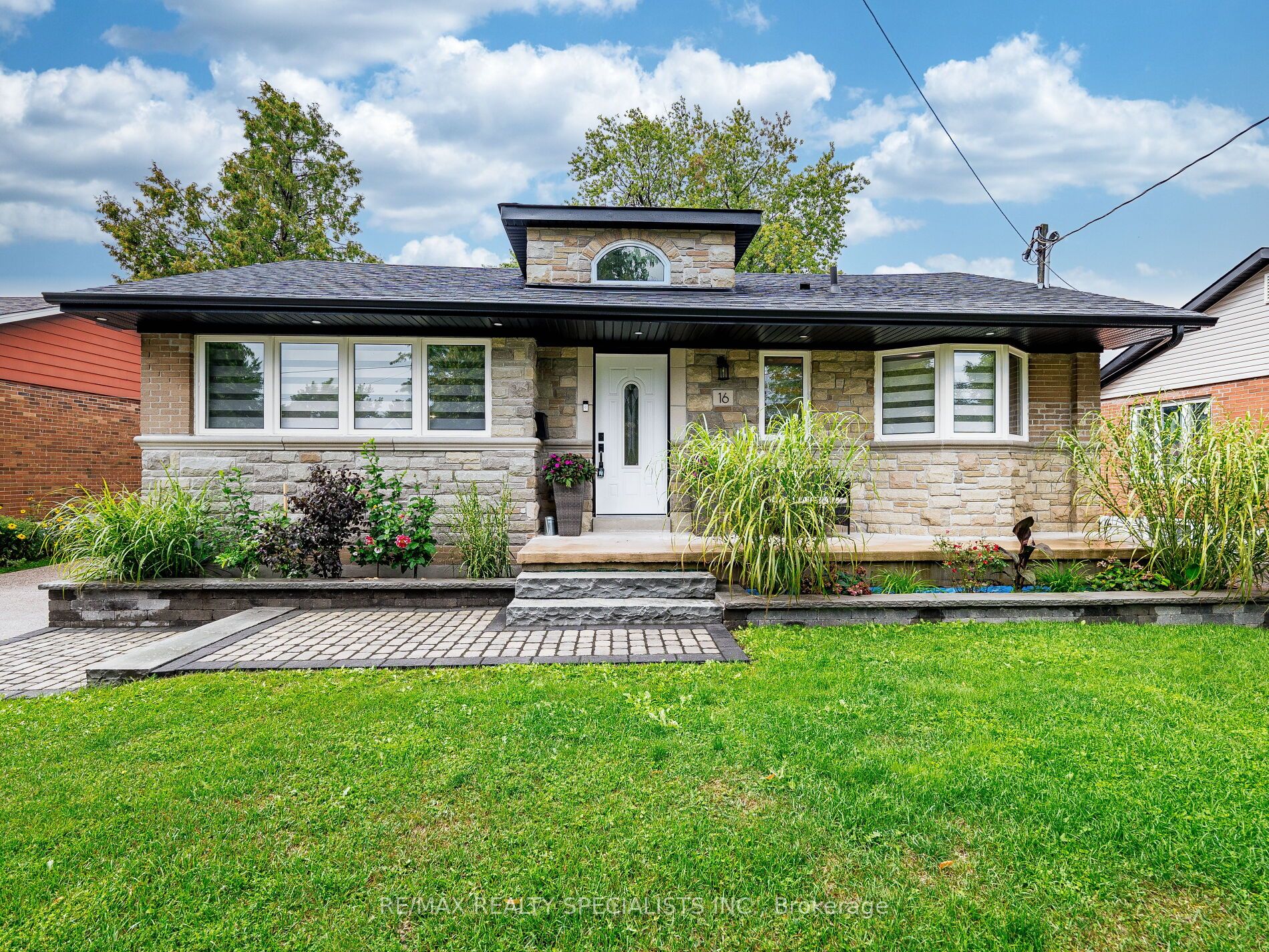 16 Lesbury Avenue, Brampton, ON L6W 3A3 photo 2