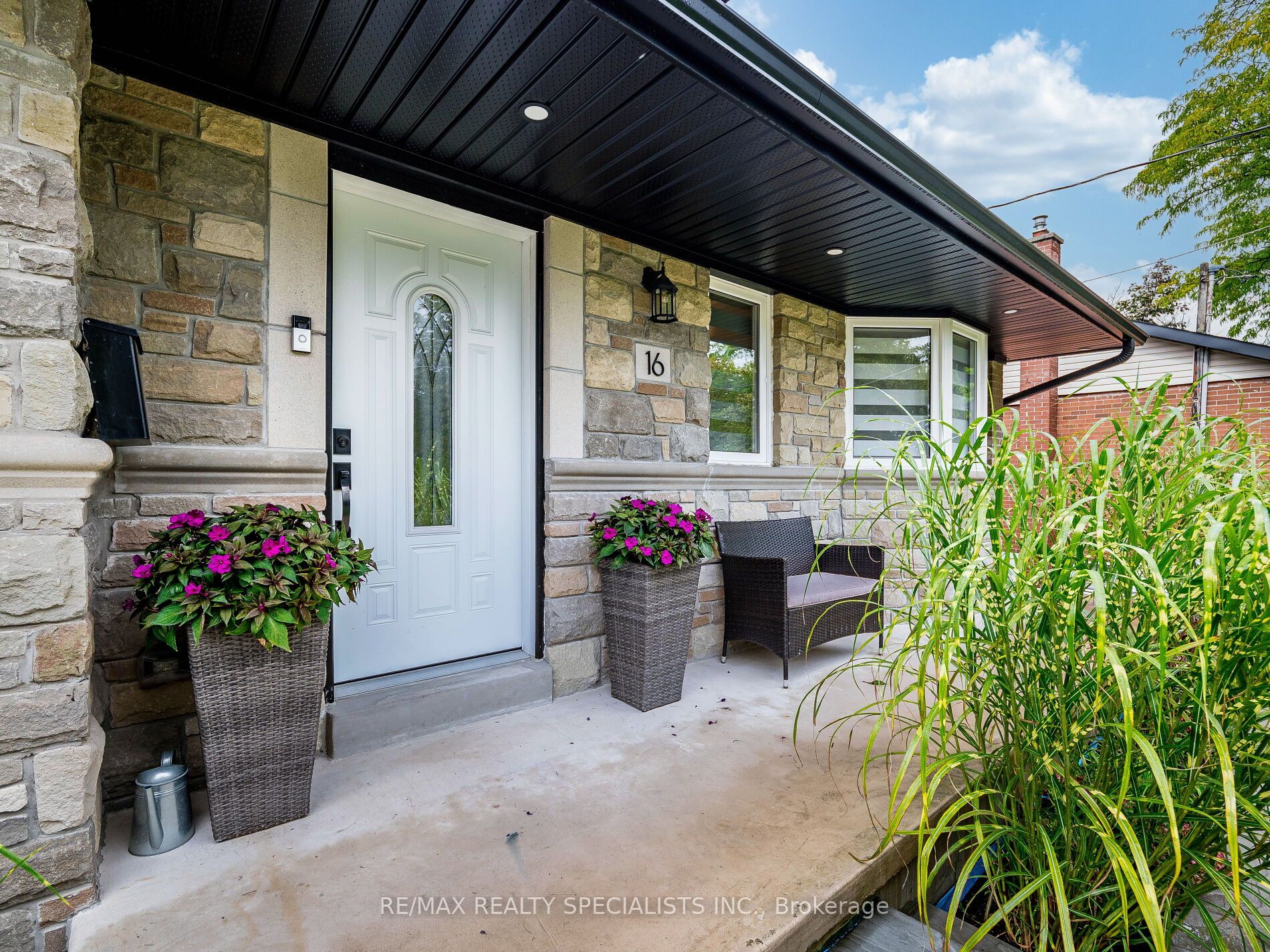 16 Lesbury Avenue, Brampton, ON L6W 3A3 photo 3