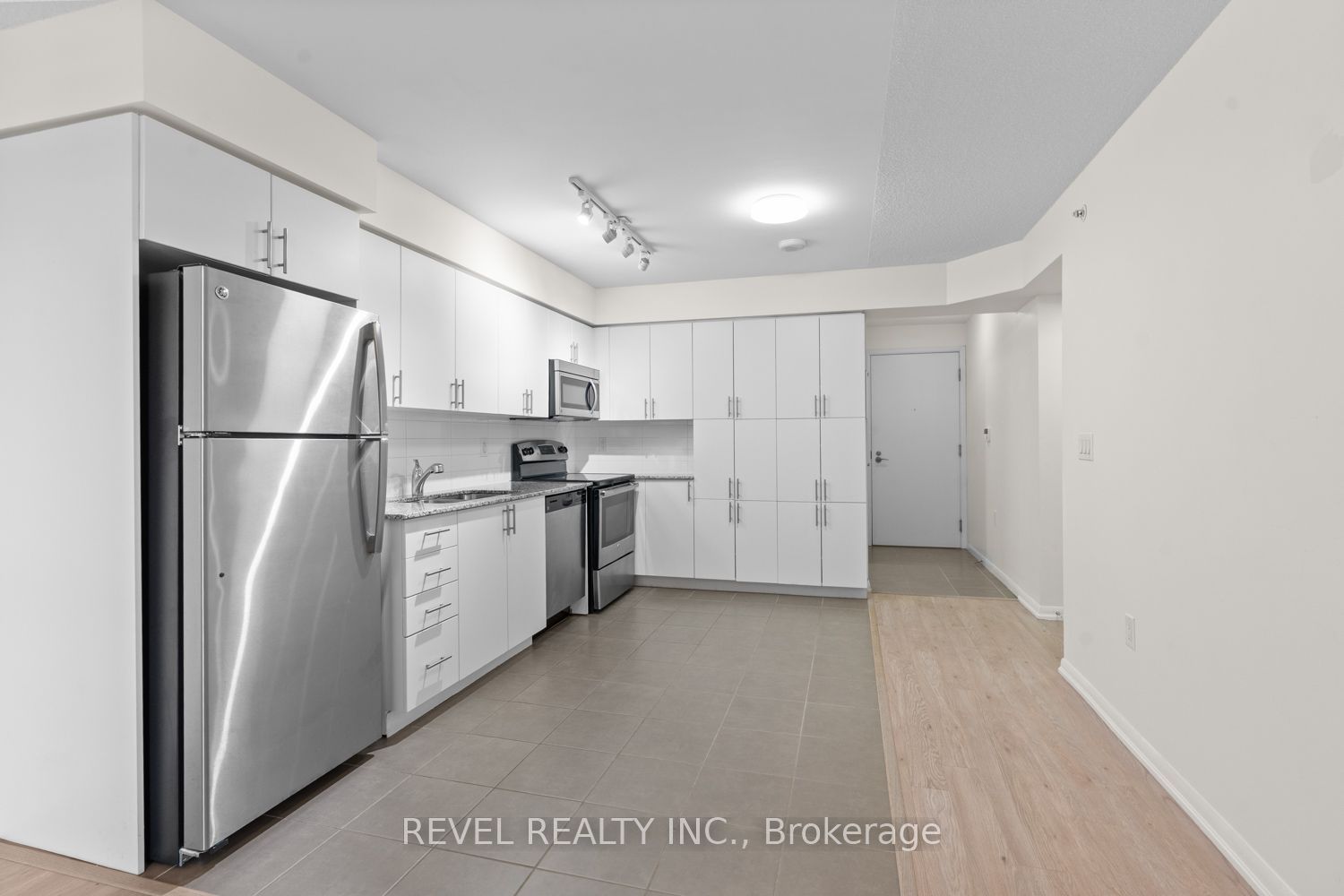 830 Lawrence Avenue W 510, Toronto, ON M6A 0B6 photo 3