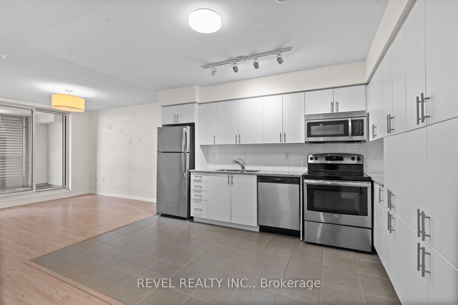 830 Lawrence Avenue W 510, Toronto, ON M6A 0B6 photo 5