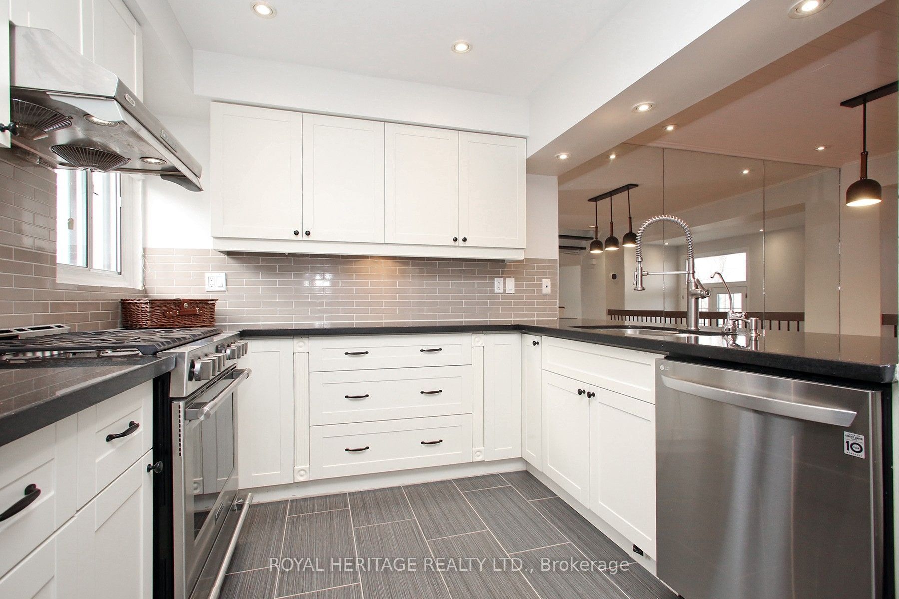 24 Reid Drive 6, Mississauga, ON L5M 2A6 photo 4
